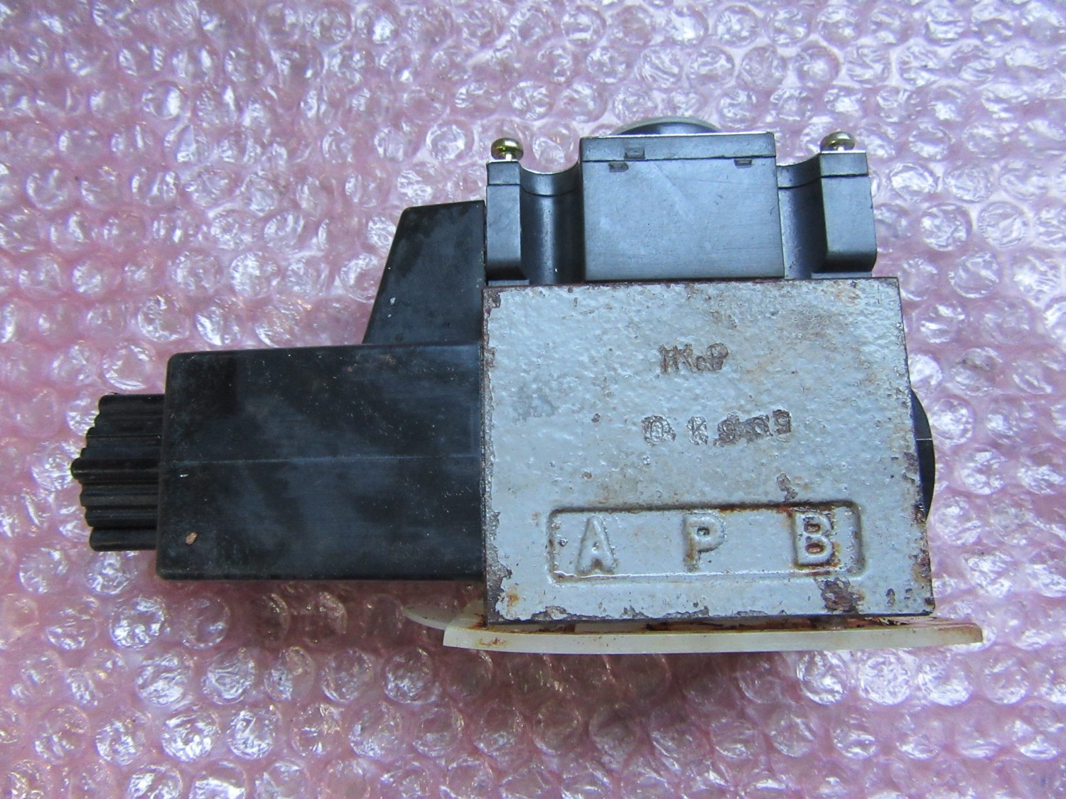 中古その他 【電磁切替弁】HD1-42SG-KcP-025-W　 TOYOOKI 