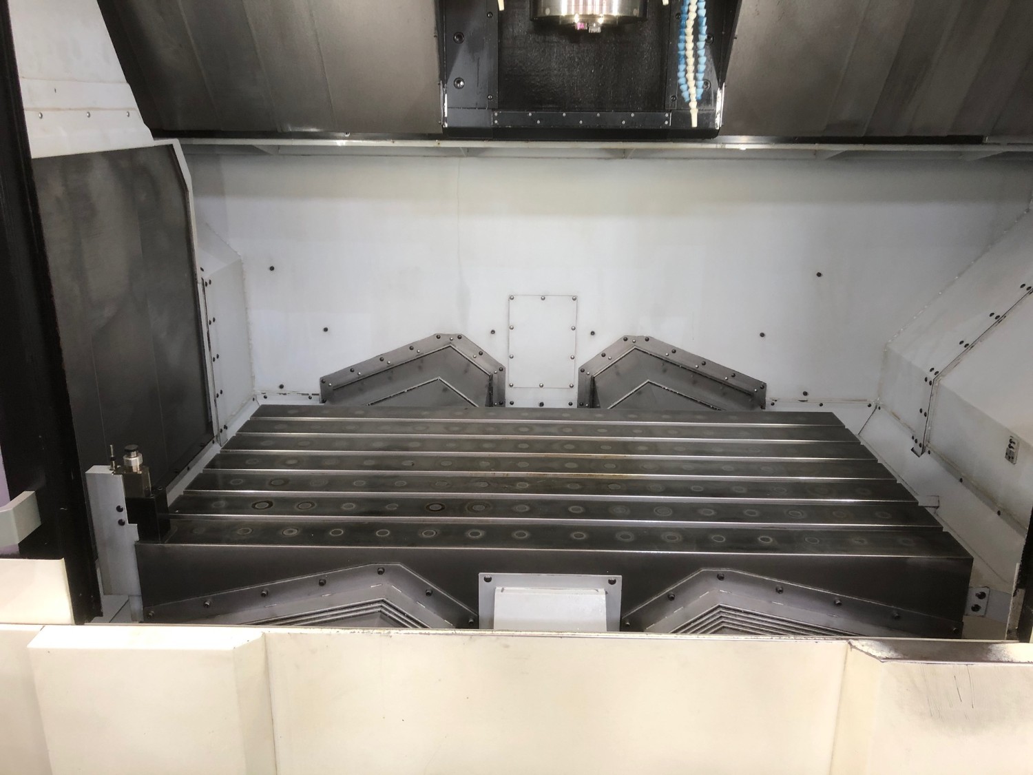 中古Vertical Machining Center V77 MAKINO