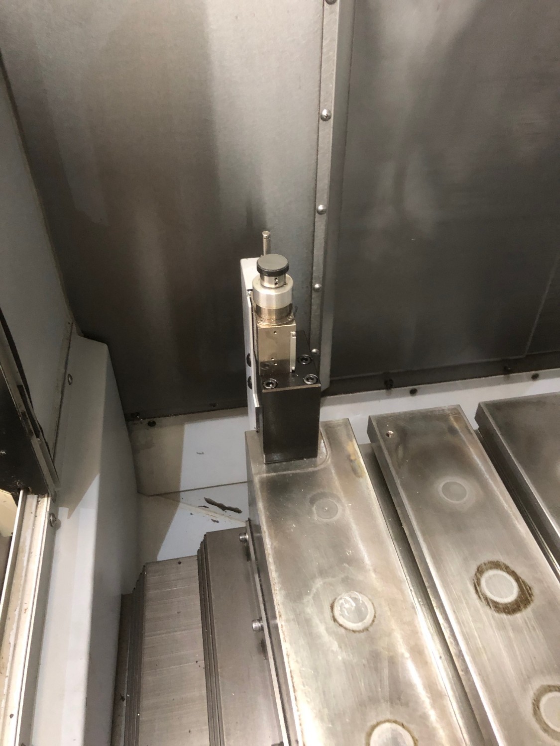 中古Vertical Machining Center V77 MAKINO