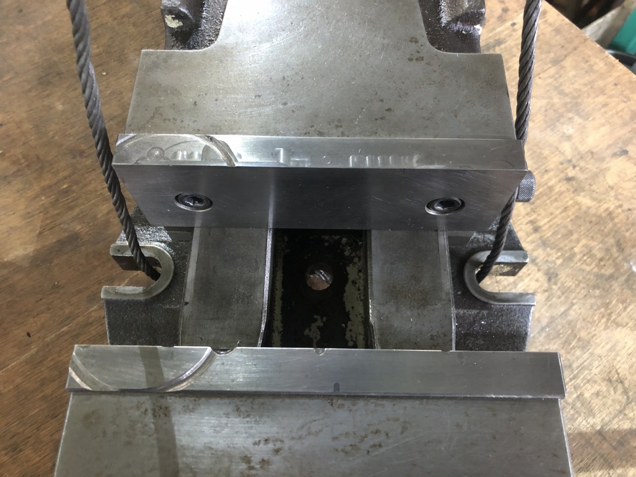 中古Hydraulic vise 【油圧バイス】口幅175mm　口高60mm 津田駒/TSUDAKOMA