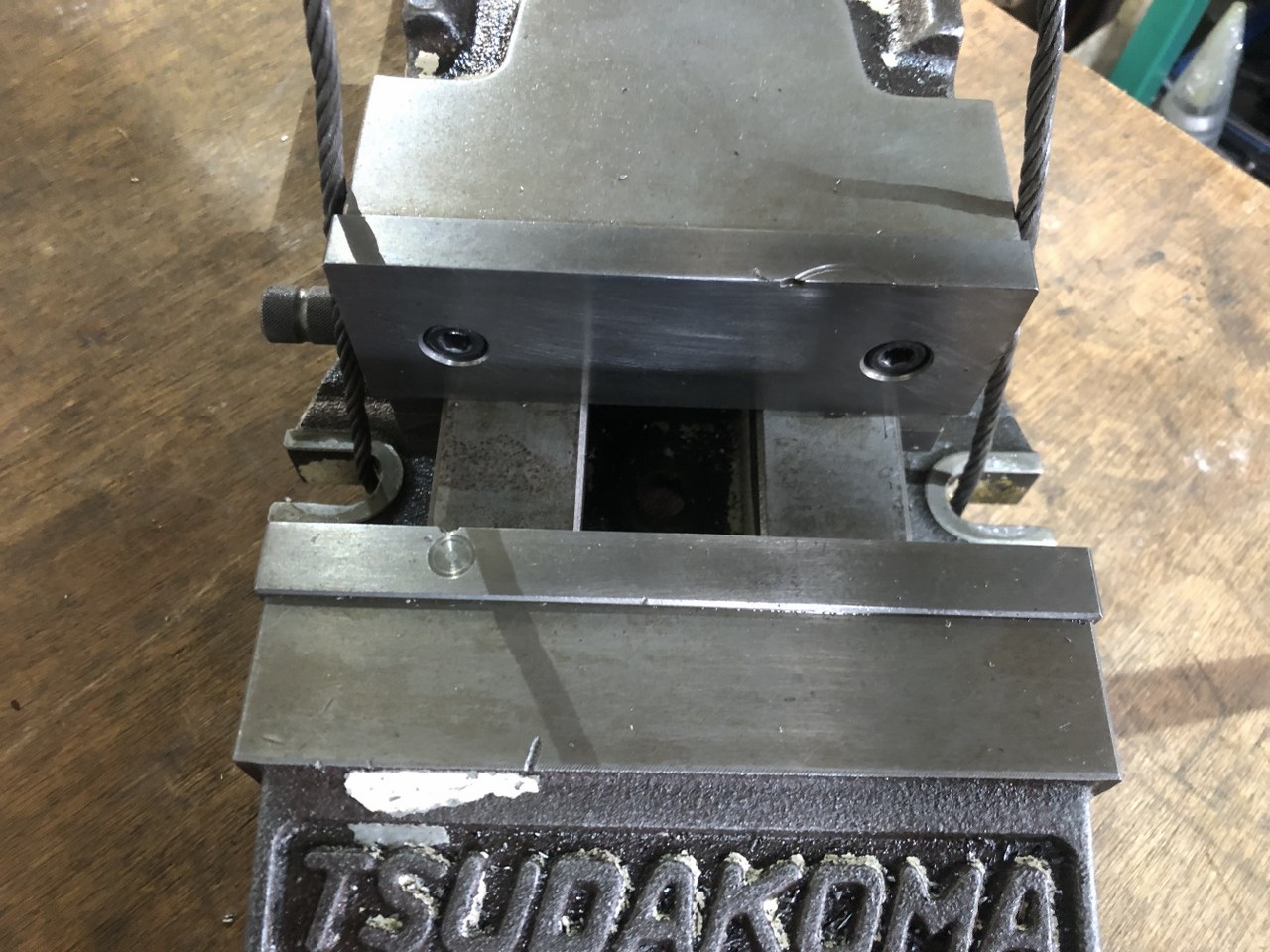 中古Hydraulic vise 【油圧バイス】口幅175mm　口高60mm 津田駒/TSUDAKOMA
