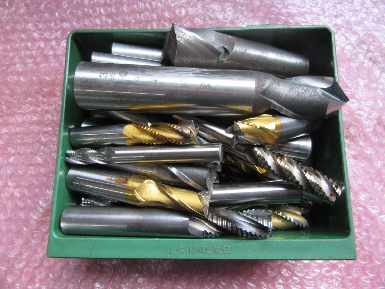 中古その他エンドミル 切削工具1山 様々なメーカーやサイズがあります。