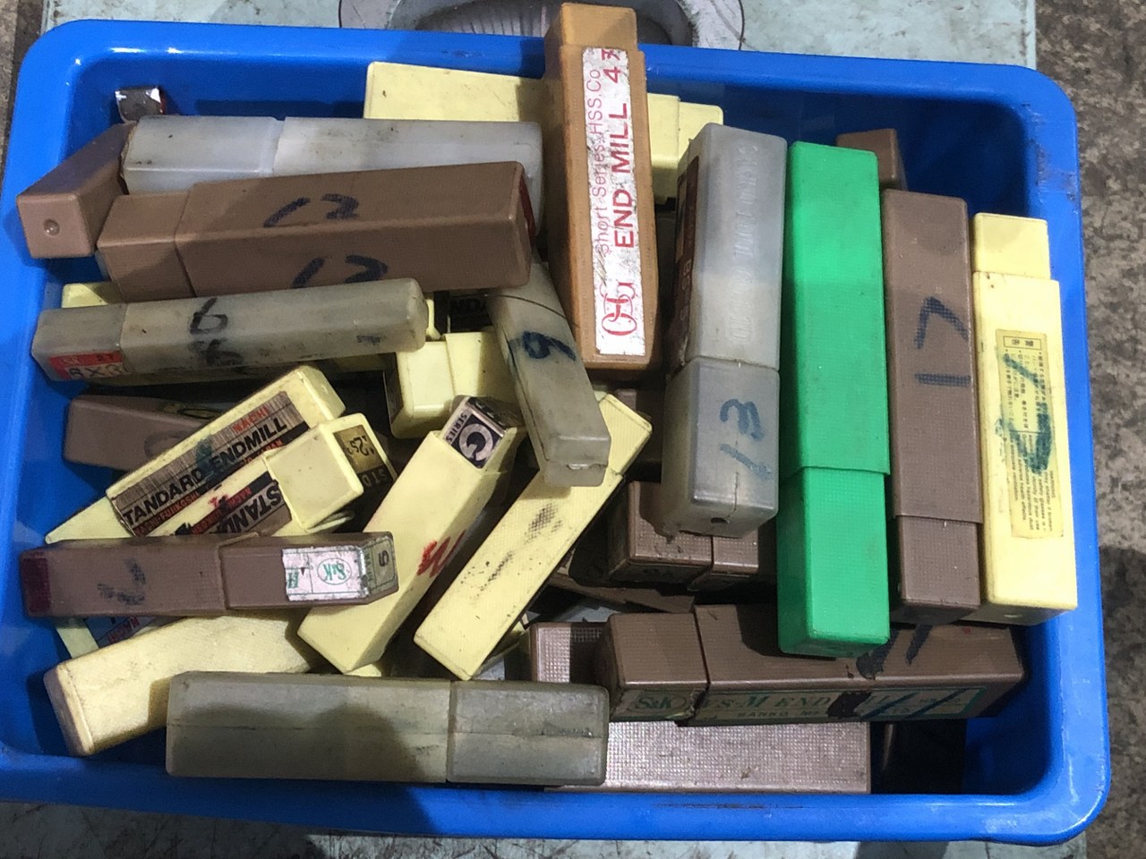 中古お買い得品・1山販売等 【切削工具1山】2Kg 様々なメーカーやサイズがあります。