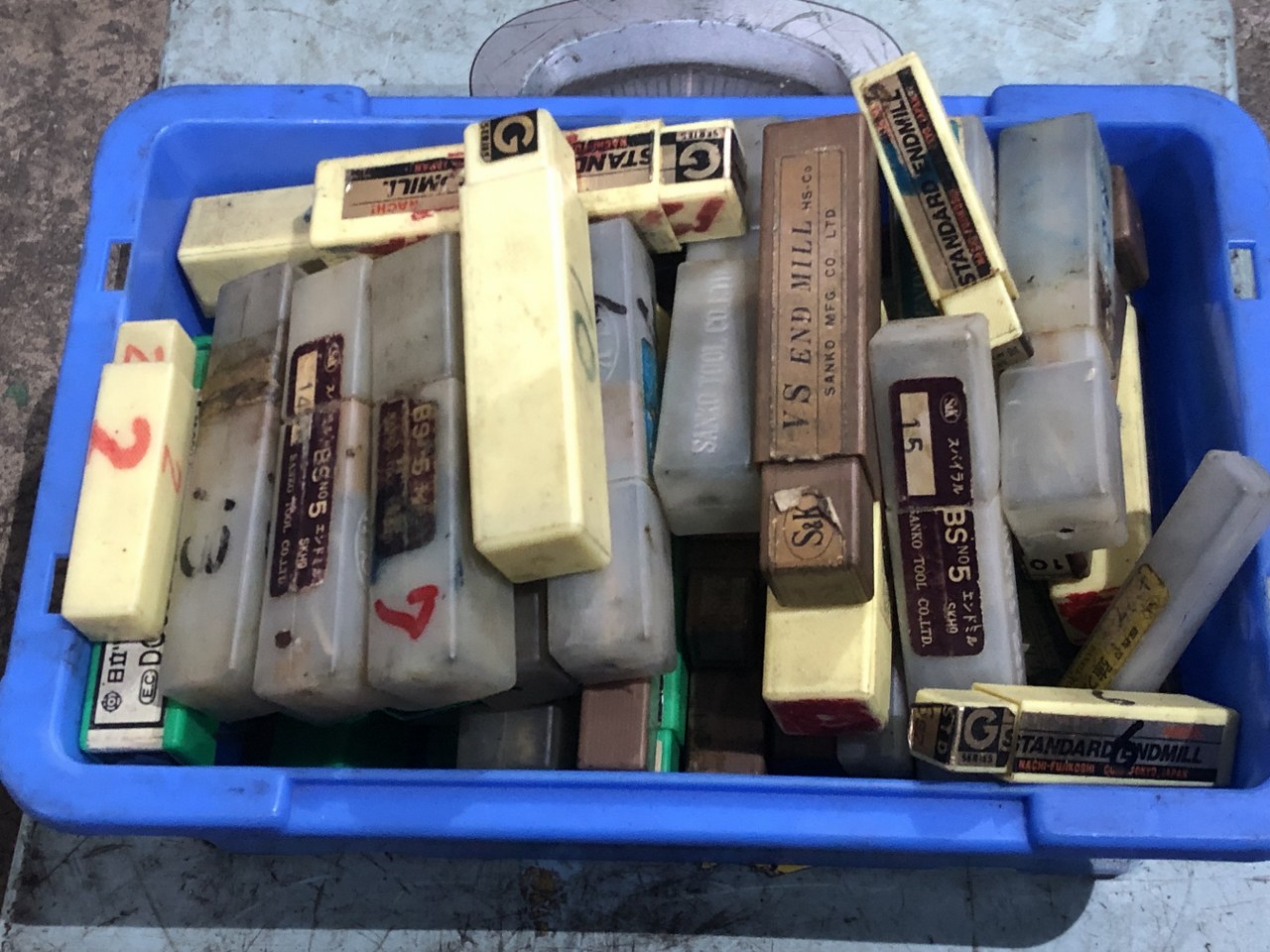 中古お買い得品・1山販売等 【切削工具1山】2Kg 様々なメーカーやサイズがあります。