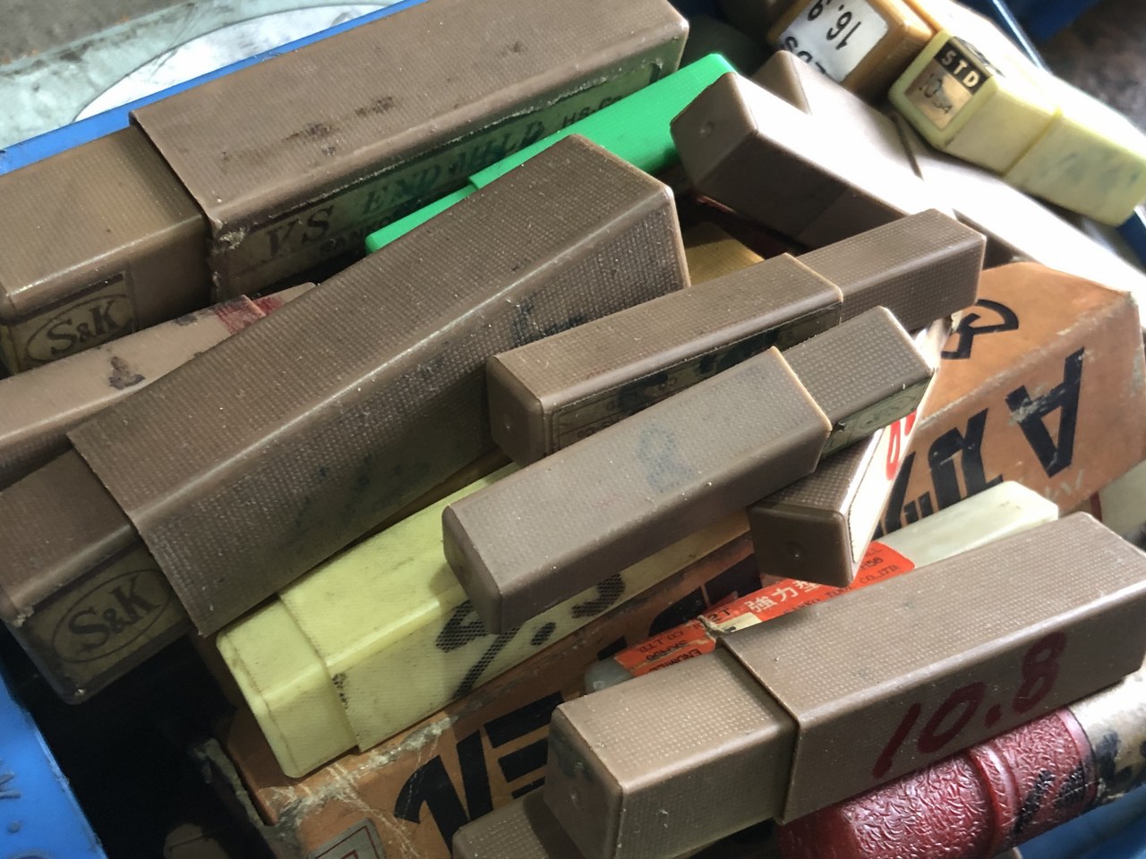 中古お買い得品・1山販売等 【切削工具1山】5Kg 様々なメーカーやサイズがあります。　
