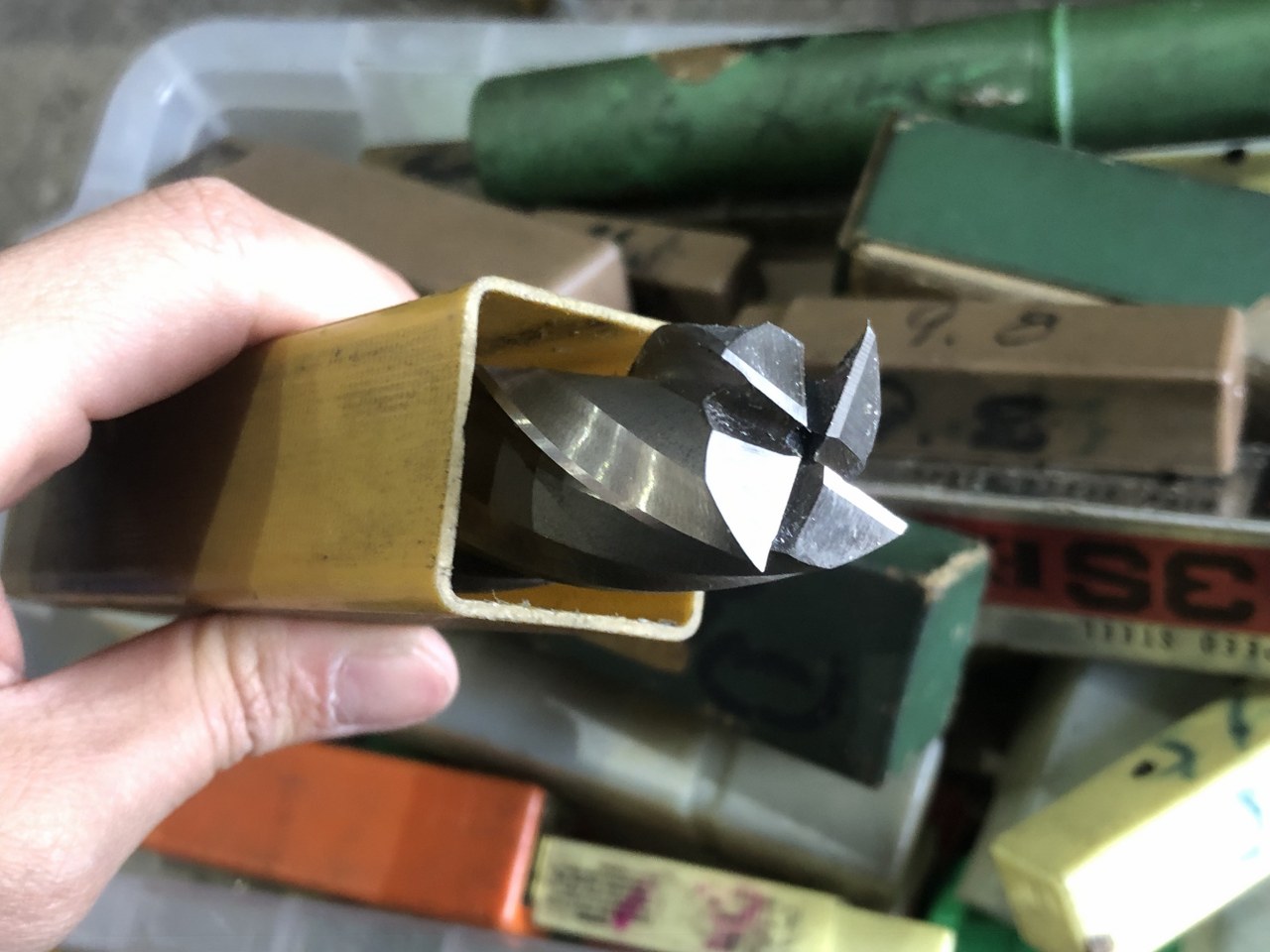中古お買い得品・1山販売等 【切削工具1山】5Kg 様々なメーカーやサイズがあります。