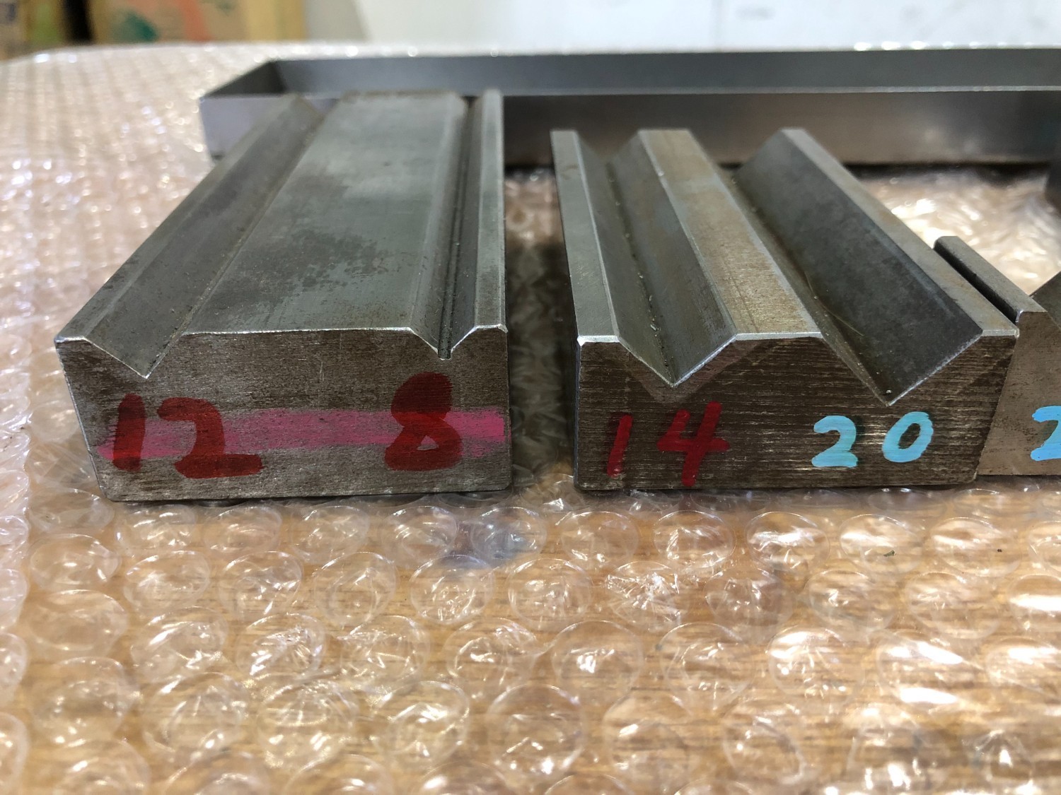 中古ベンダー用品 【ベンダー金型（2Vダイ）】V12/V8,V14/V20,V23/V14,V14/V23 不明