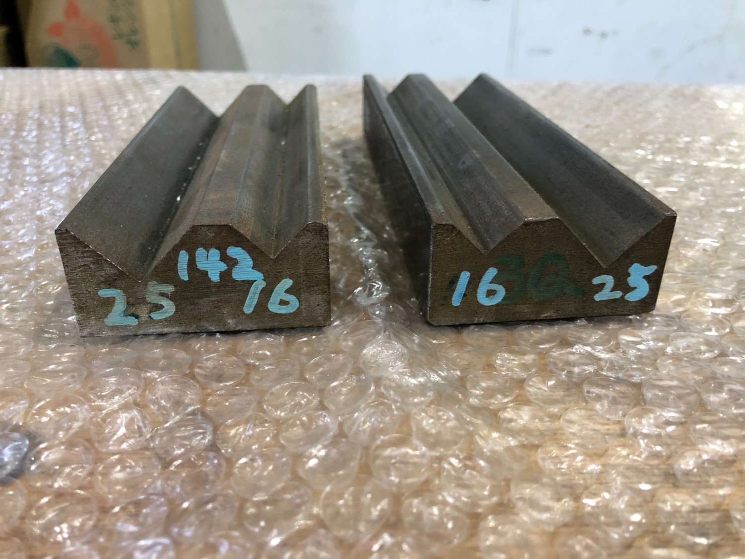 中古ベンダー用品 【ベンダー金型（2Vダイ）】V25/V16,V16/V25 不明