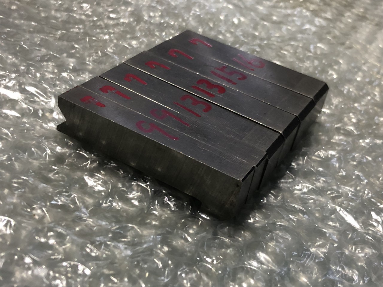 中古下型 【ベンダー金型(1Vダイ)】V7　全長16ｍｍ（1個）/15ｍｍ（1個）/13ｍｍ（2個）/9ｍｍ（2個） 不明