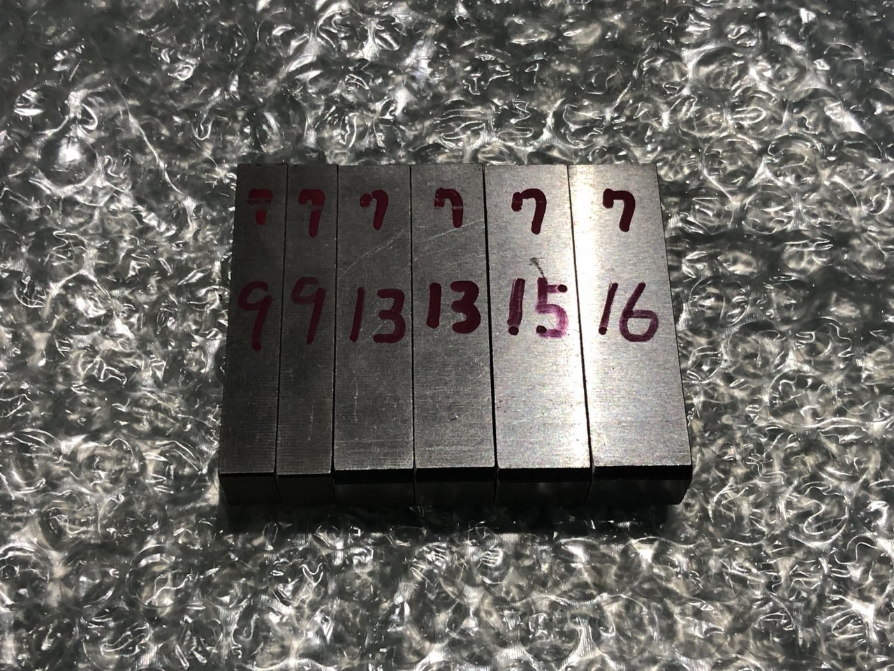 中古下型 【ベンダー金型(1Vダイ)】V7　全長16ｍｍ（1個）/15ｍｍ（1個）/13ｍｍ（2個）/9ｍｍ（2個） 不明