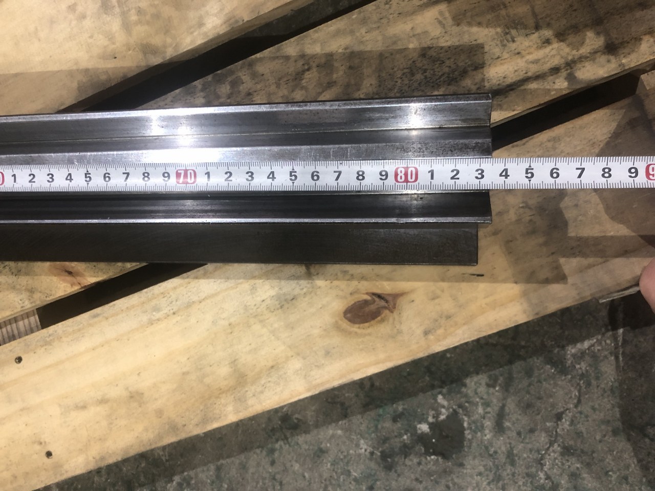 中古下型 【ベンダー金型（ダイ/ホルダー付き）】V2ダイ（V16/V25）L835、ホルダーL830 不明