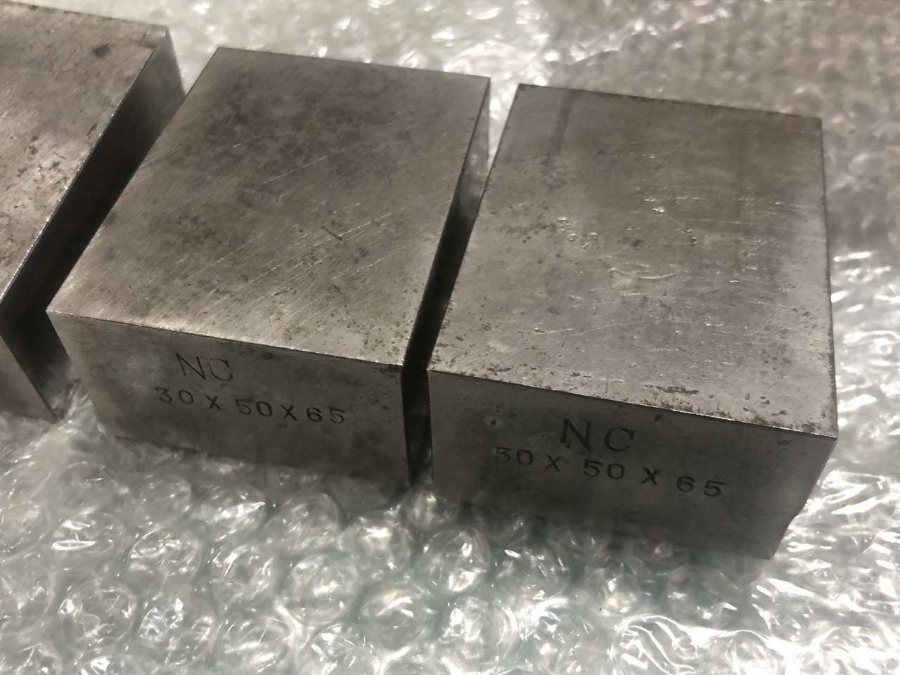 中古その他測定工具・基準器・試験機 【金属ブロック】W30xD50xH65(mm) 不明