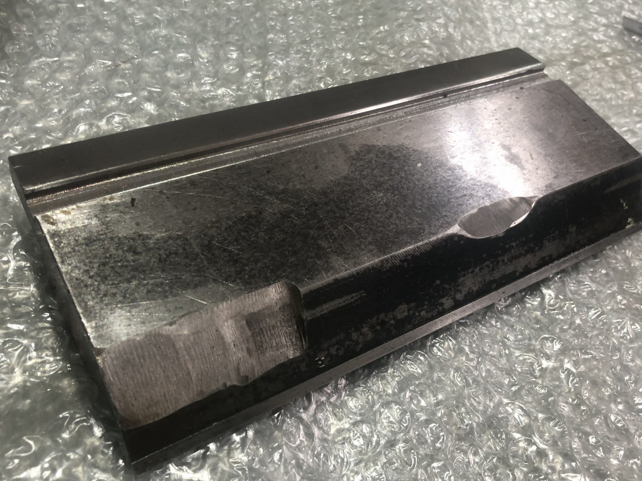 中古下型 【ベンダー金型(パンチ)】L218 不明