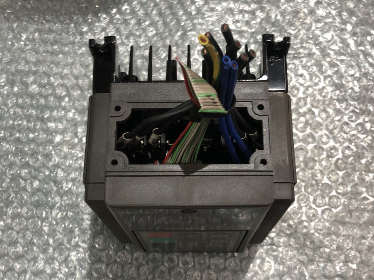 中古お買い得品・1山販売等 【インバータ】FVR0.4E9S-2KKC 富士電機 FUJI ELECTIC
