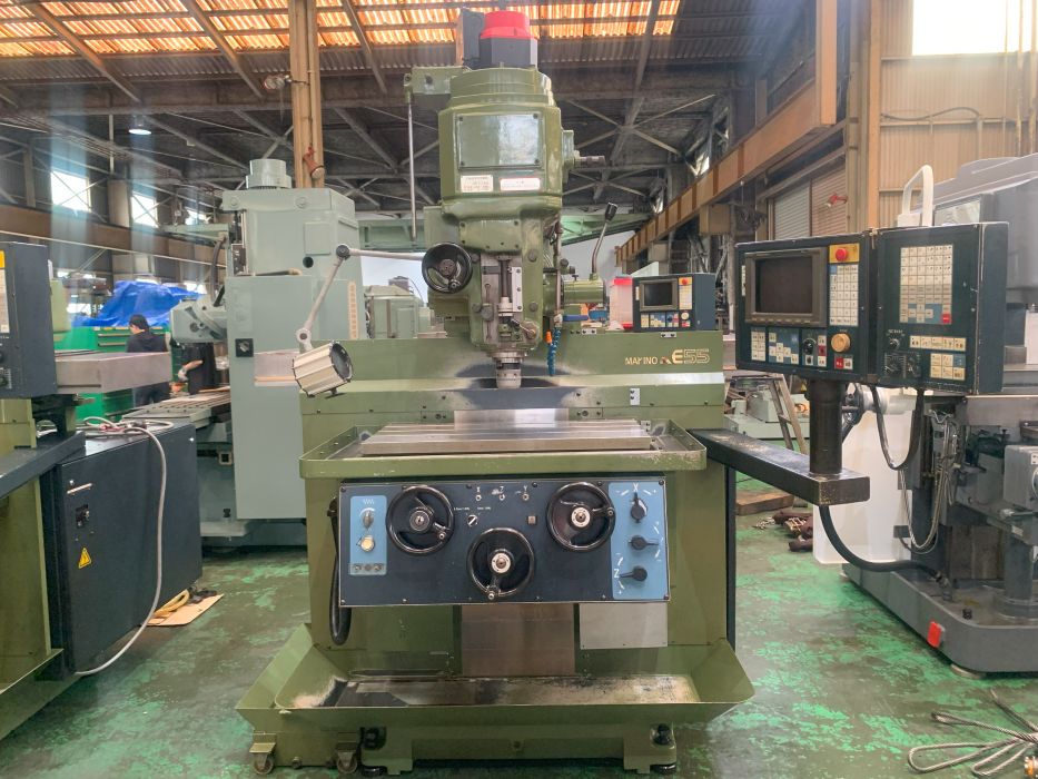 中古CNC Vertical/ Horizontal Milling Machine KEV-55 牧野