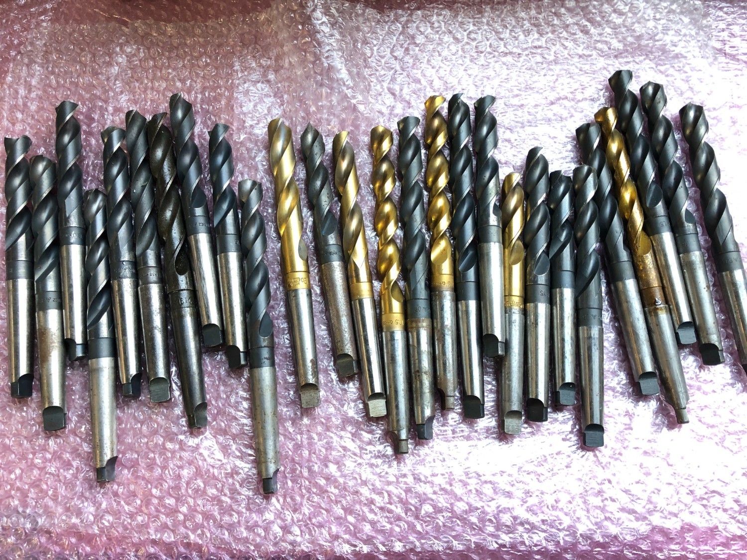 中古Taper shank drills 【テーパーシャンクドリ1山】様々なメーカーやサイズがあります。 様々なメーカーやサイズがあります。