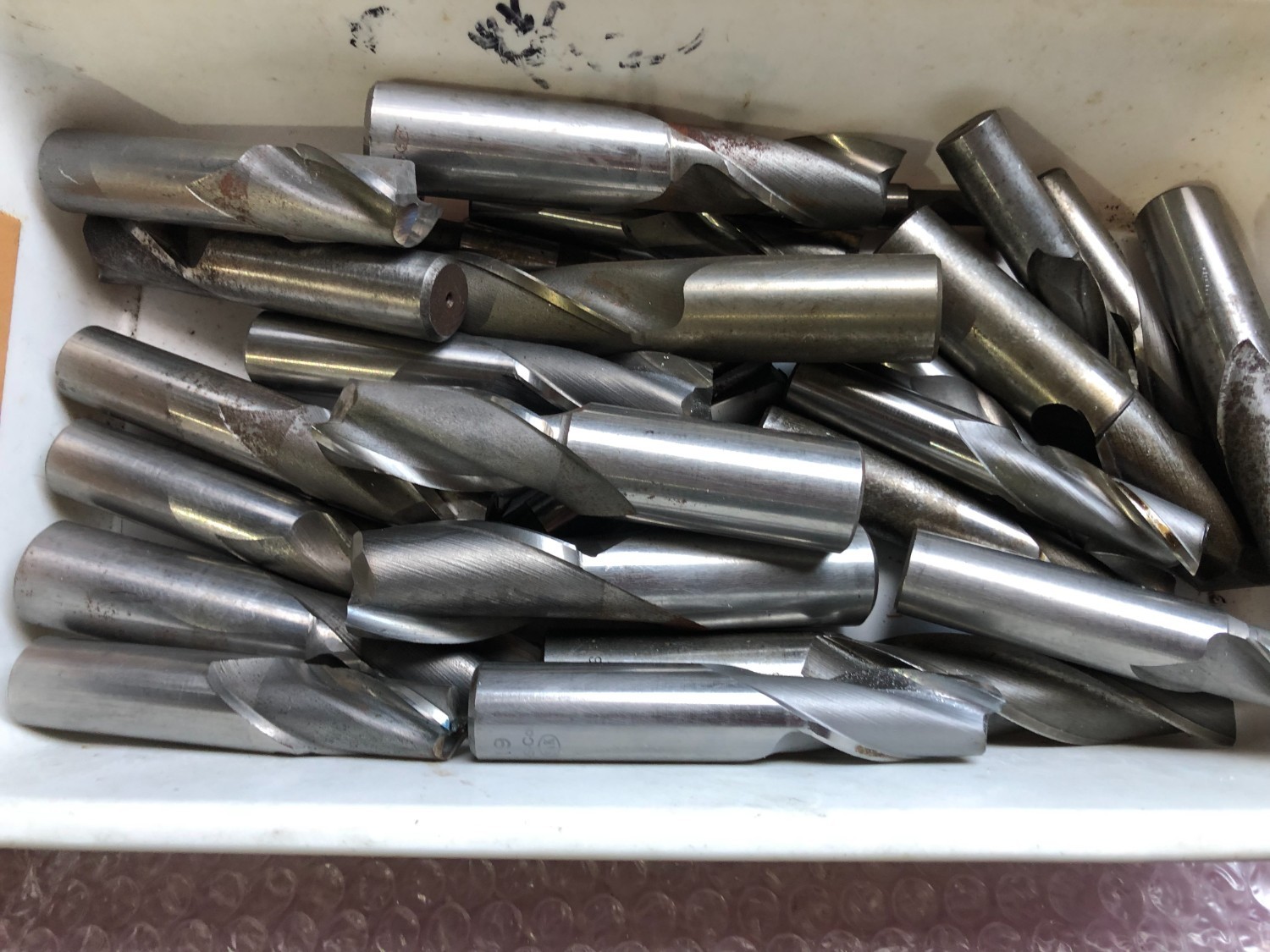 中古お買い得品・1山販売等 【エンドミル1山】様々なメーカーやサイズがあります。 様々なメーカーやサイズがあります。