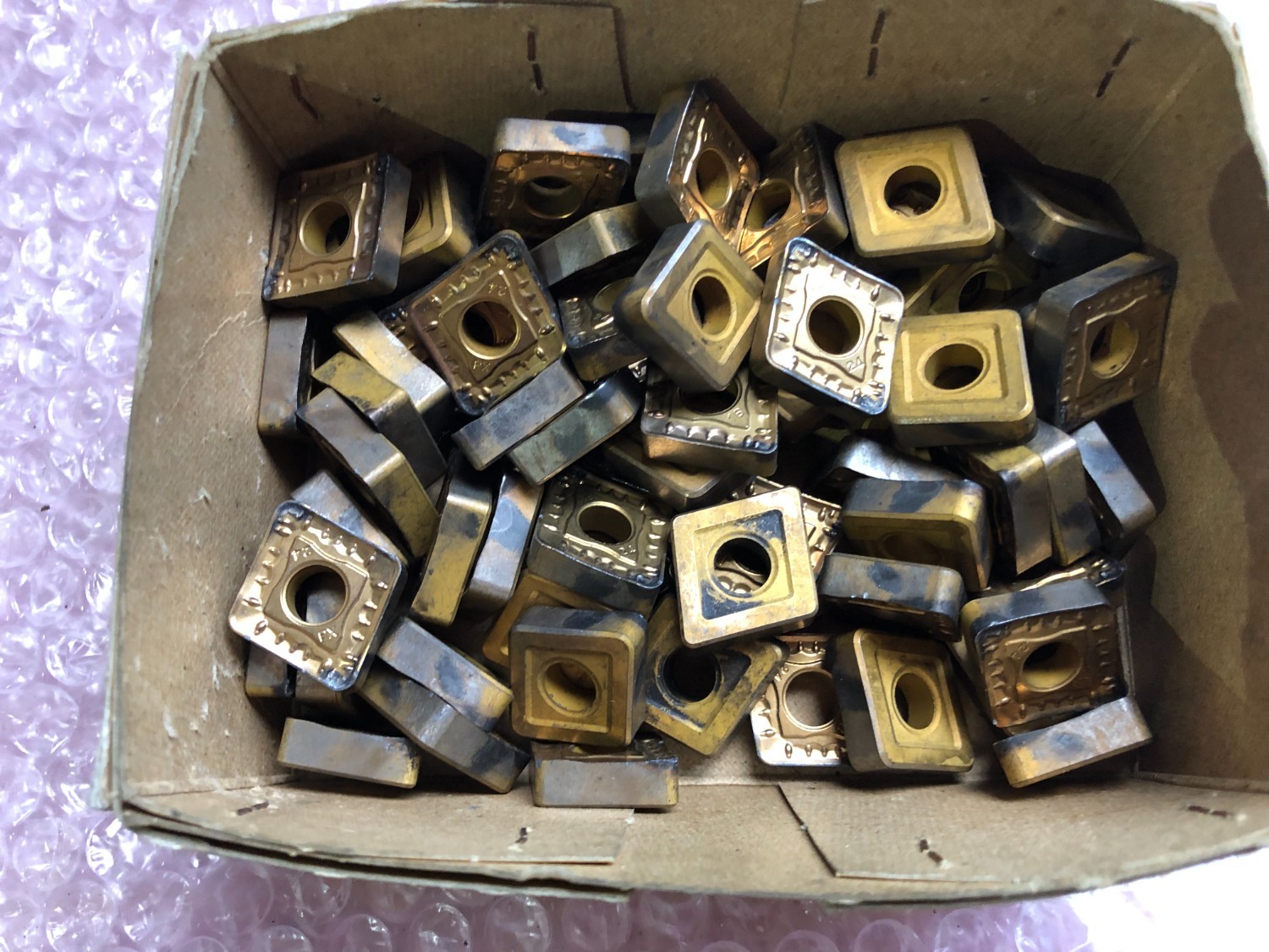 中古お買い得品・1山販売等 【チップ1山】様々なメーカーやサイズがあります。 様々なメーカーやサイズがあります。