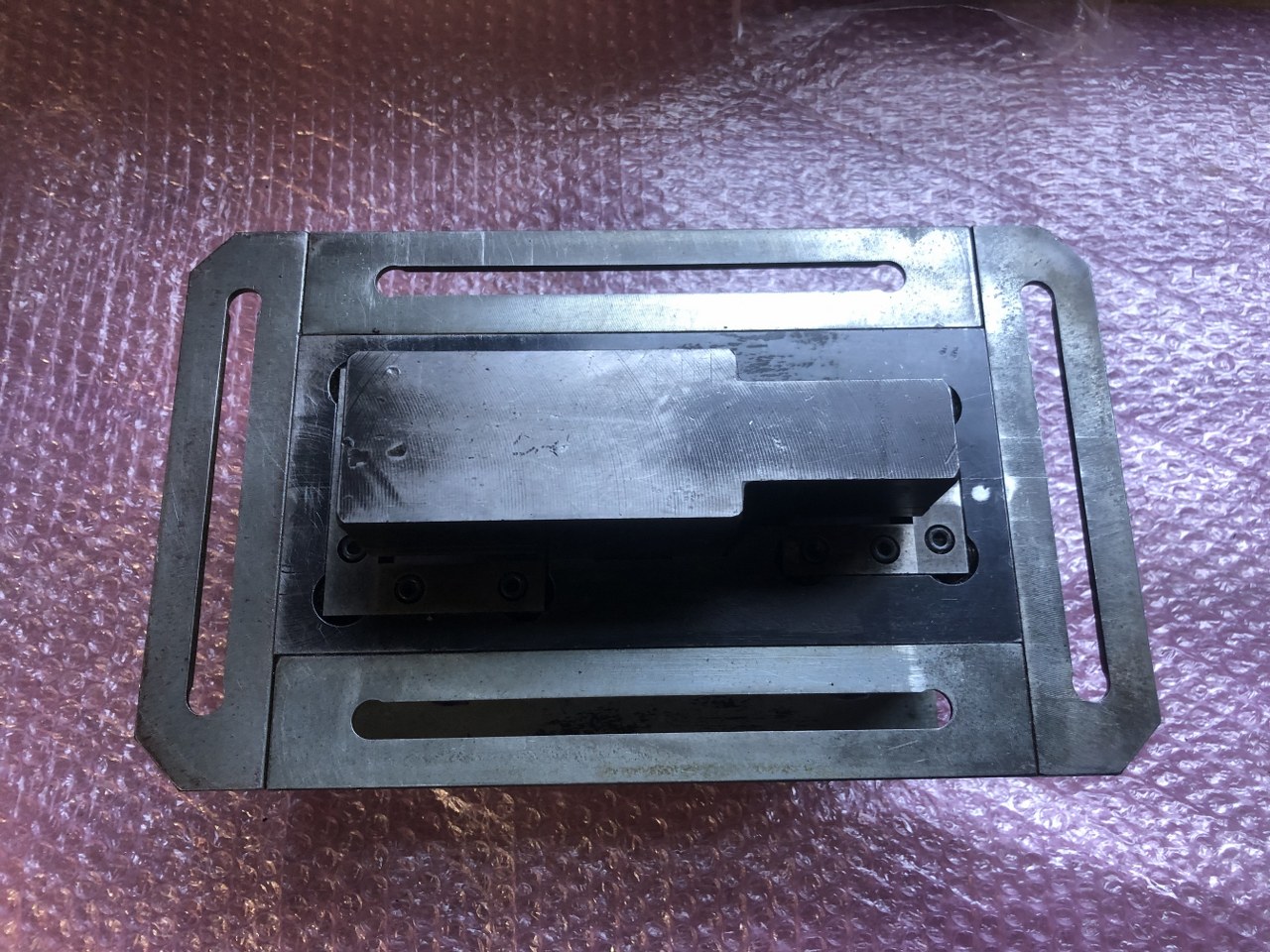 中古シャーリング用品 【切り欠き金型】U-73　 不明