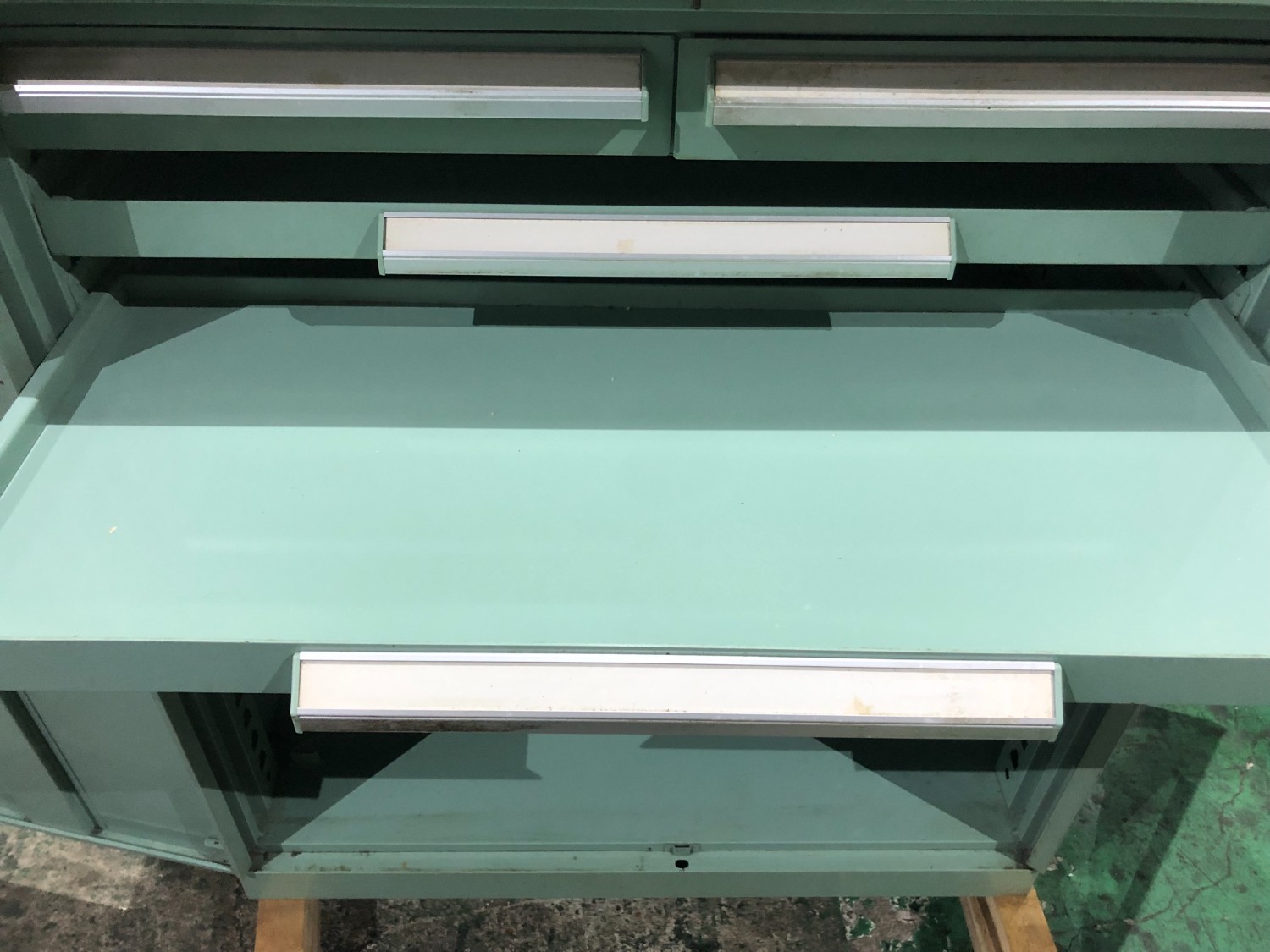 中古キャビネット類 【キャビネット】W880xD515xH1000(mm) バンラック/VANLACK