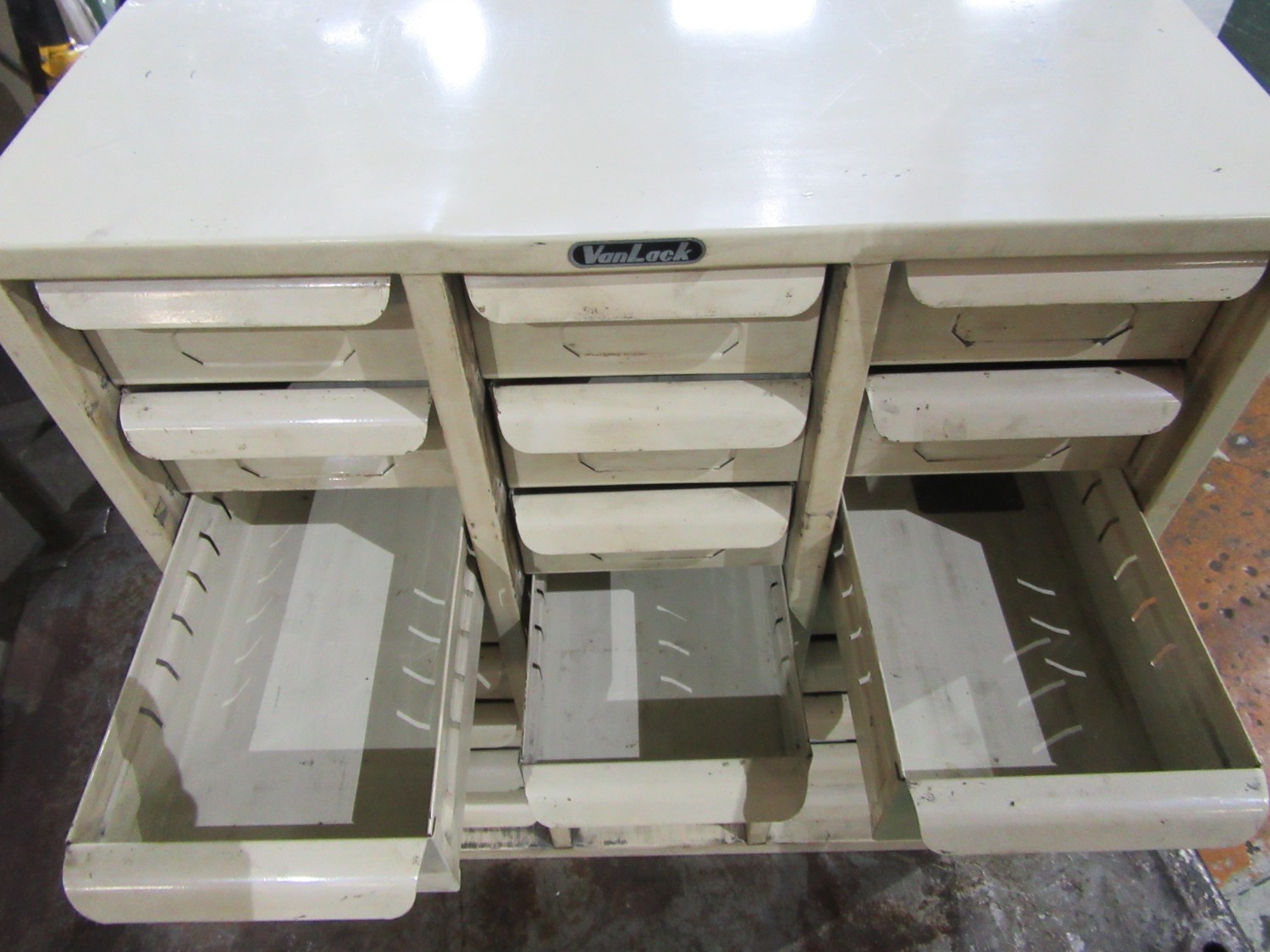 中古キャビネット類 【パーツキャビネット】W420xD310xH525(mm) バンラック/VANLACK