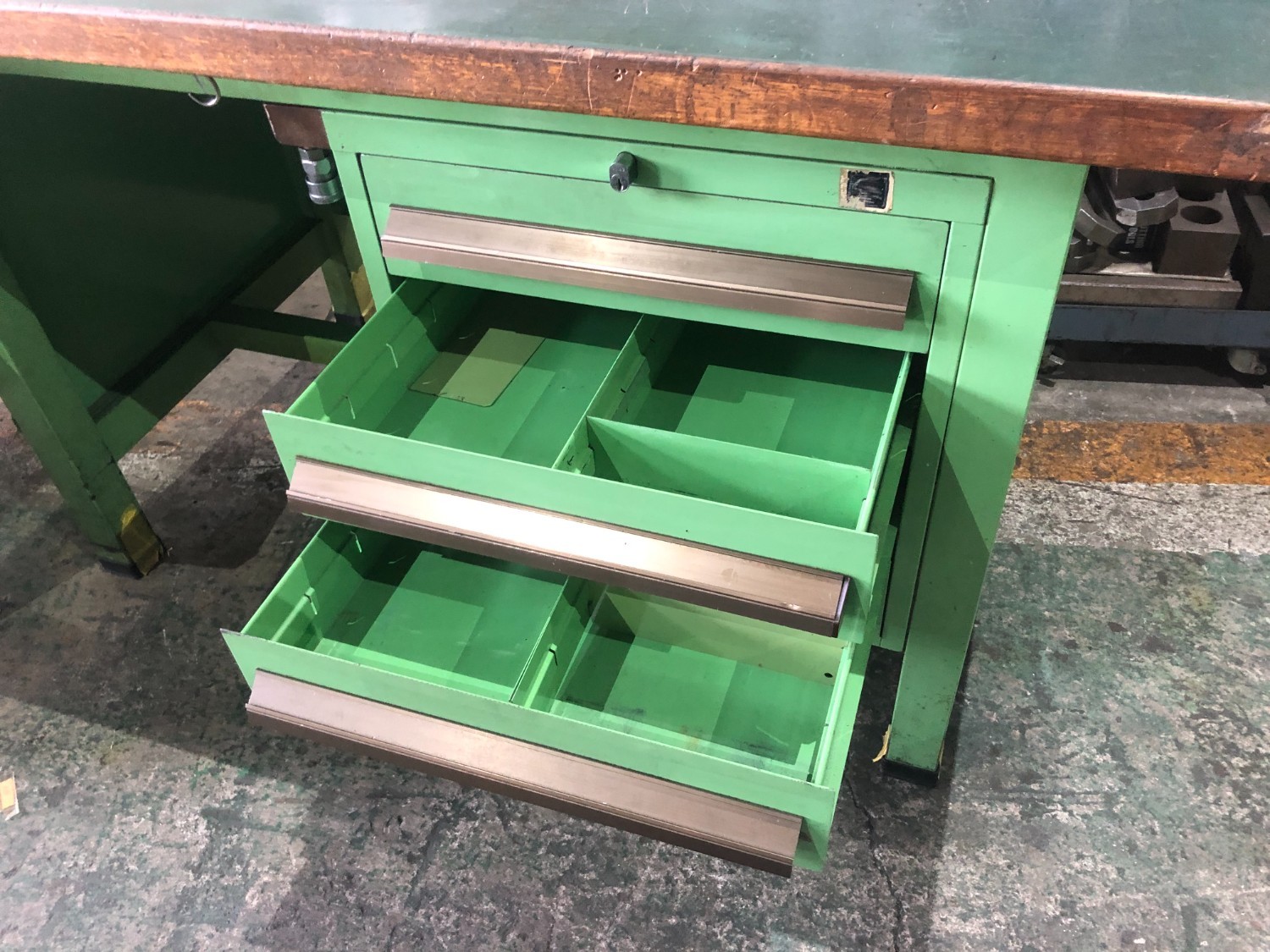 中古作業台・叩き台 作業台　 サカエ