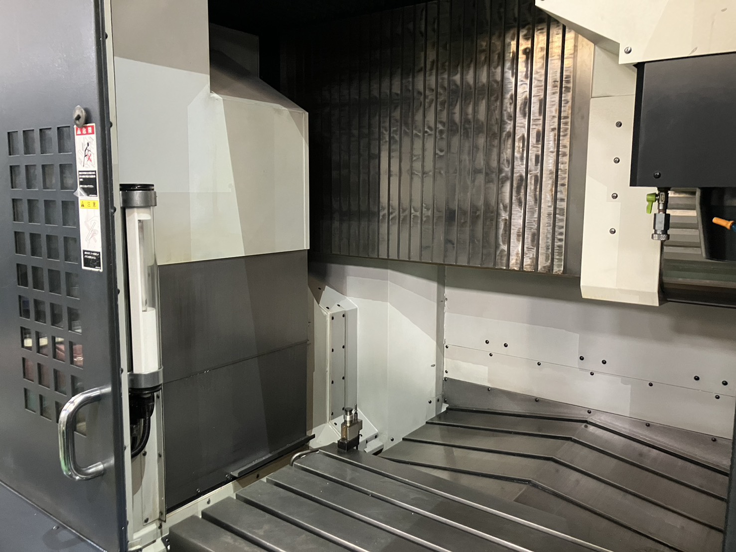 中古立マシニングセンタ V56iC2 牧野