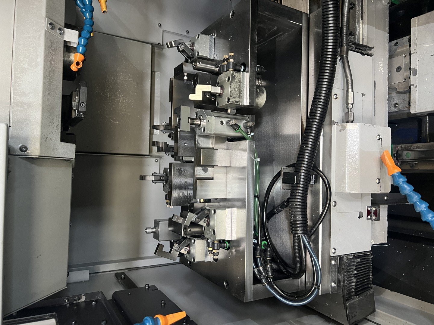 中古立マシニングセンタ VA2 ツガミ