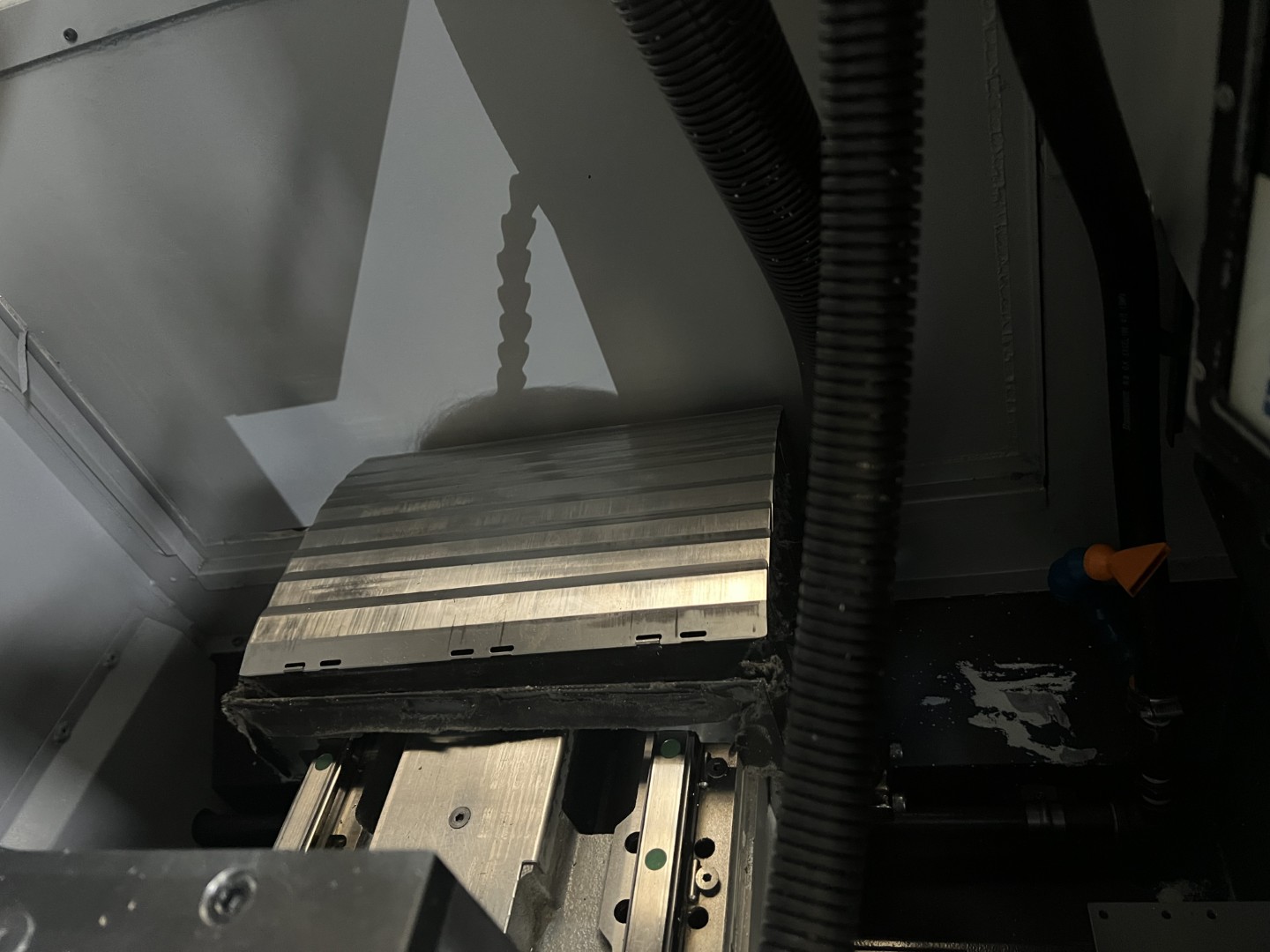 中古立マシニングセンタ VA2 ツガミ