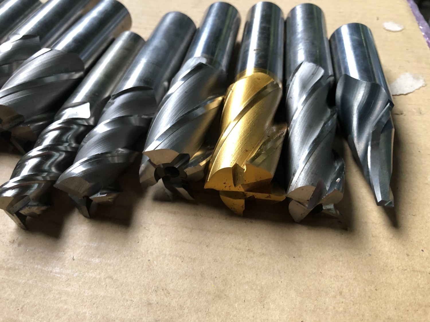 中古お買い得品・1山販売等 【エンドミル1山】5Kg 様々なメーカーやサイズがあります。
