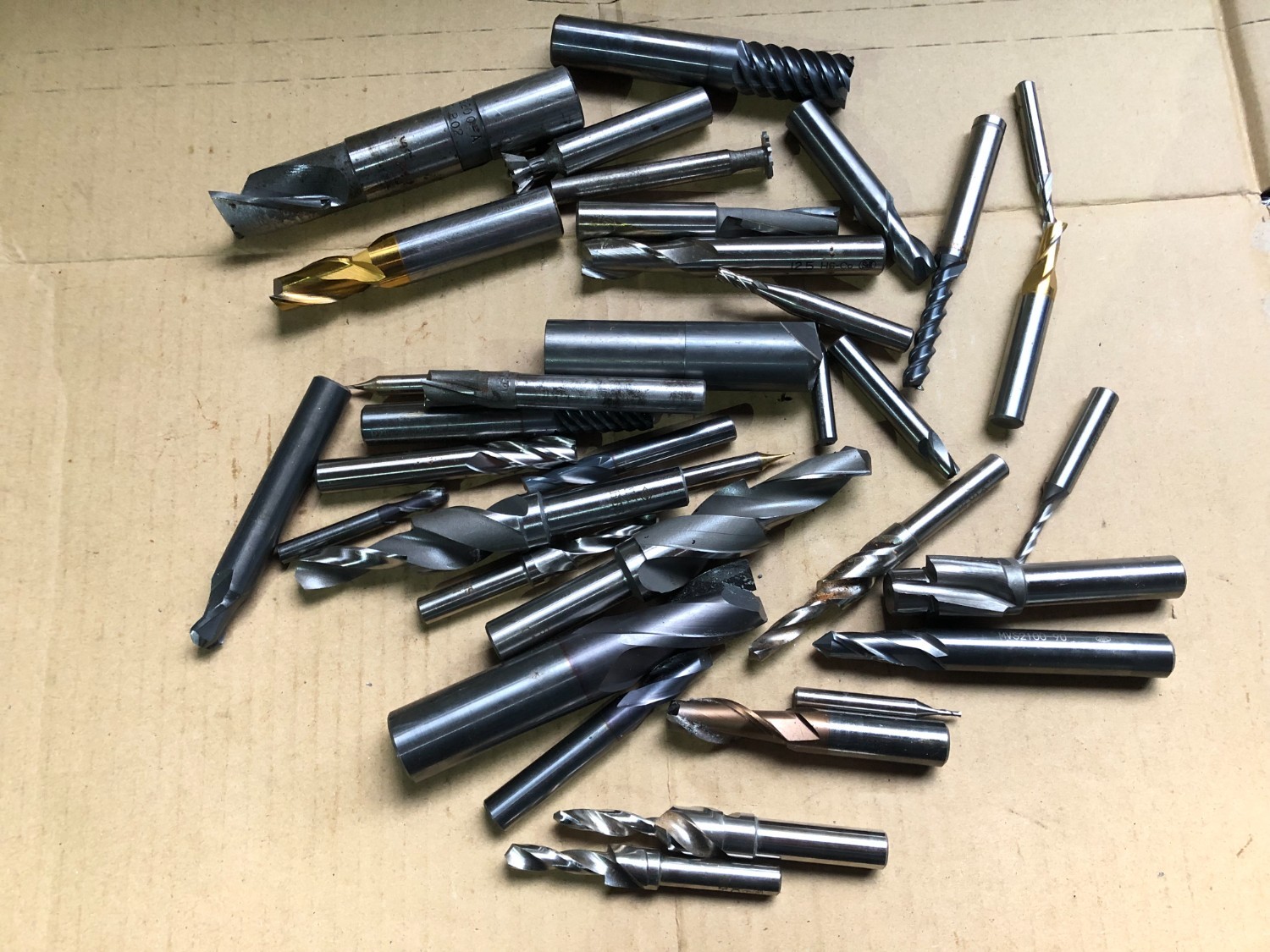 中古お買い得品・1山販売等 【エンドミル1山】2Kg 様々なメーカーやサイズがあります。