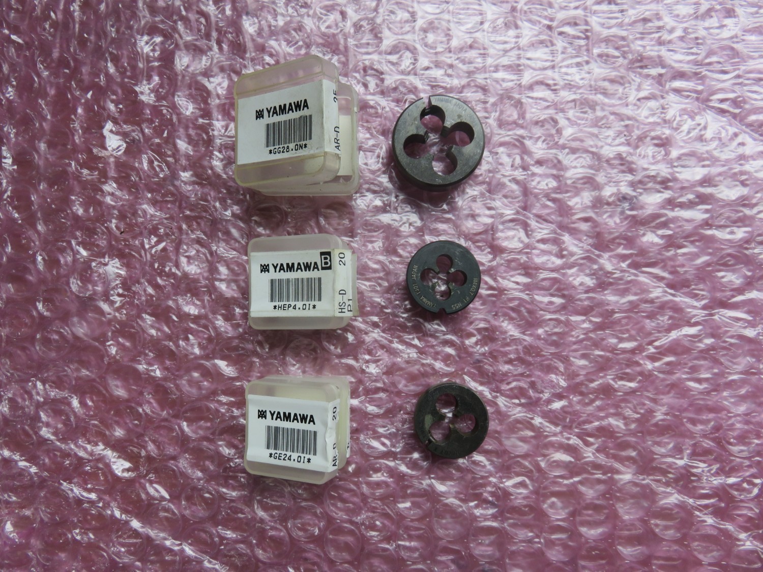 中古ダイス 【ダイス 3個】M8x1.25,M4x0.7,M4x0.7   ヤマワ