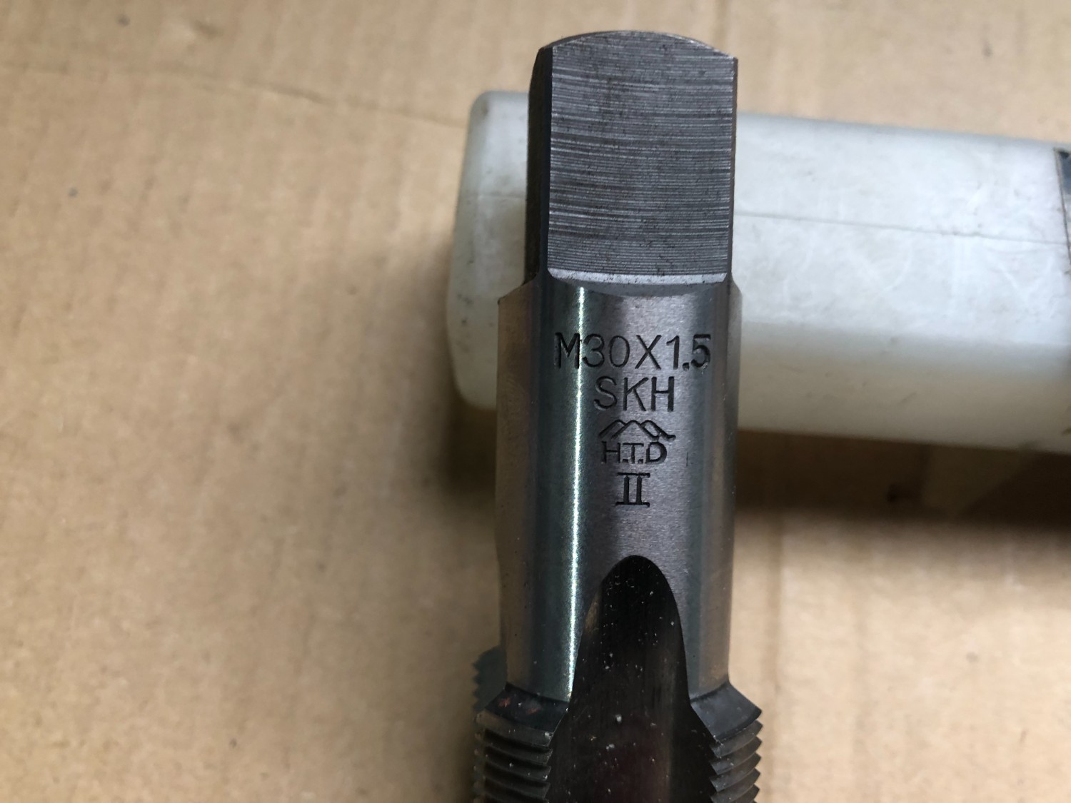 中古タップ 【ハンドタップ】M30x1.5 SKH H.T.D