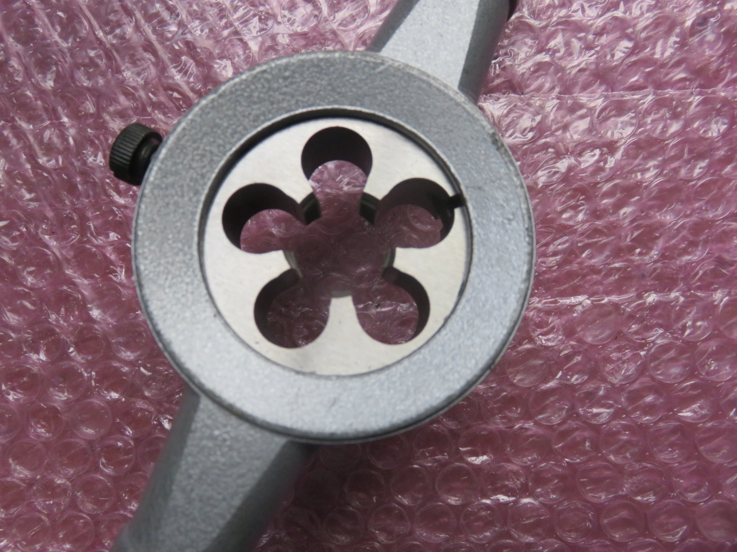 中古ダイス 【ダイスハンドル　ダイス付】M18x1.5　 YAMAWA