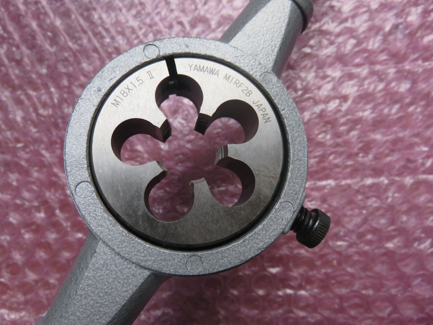 中古ダイス 【ダイスハンドル　ダイス付】M18x1.5　 YAMAWA