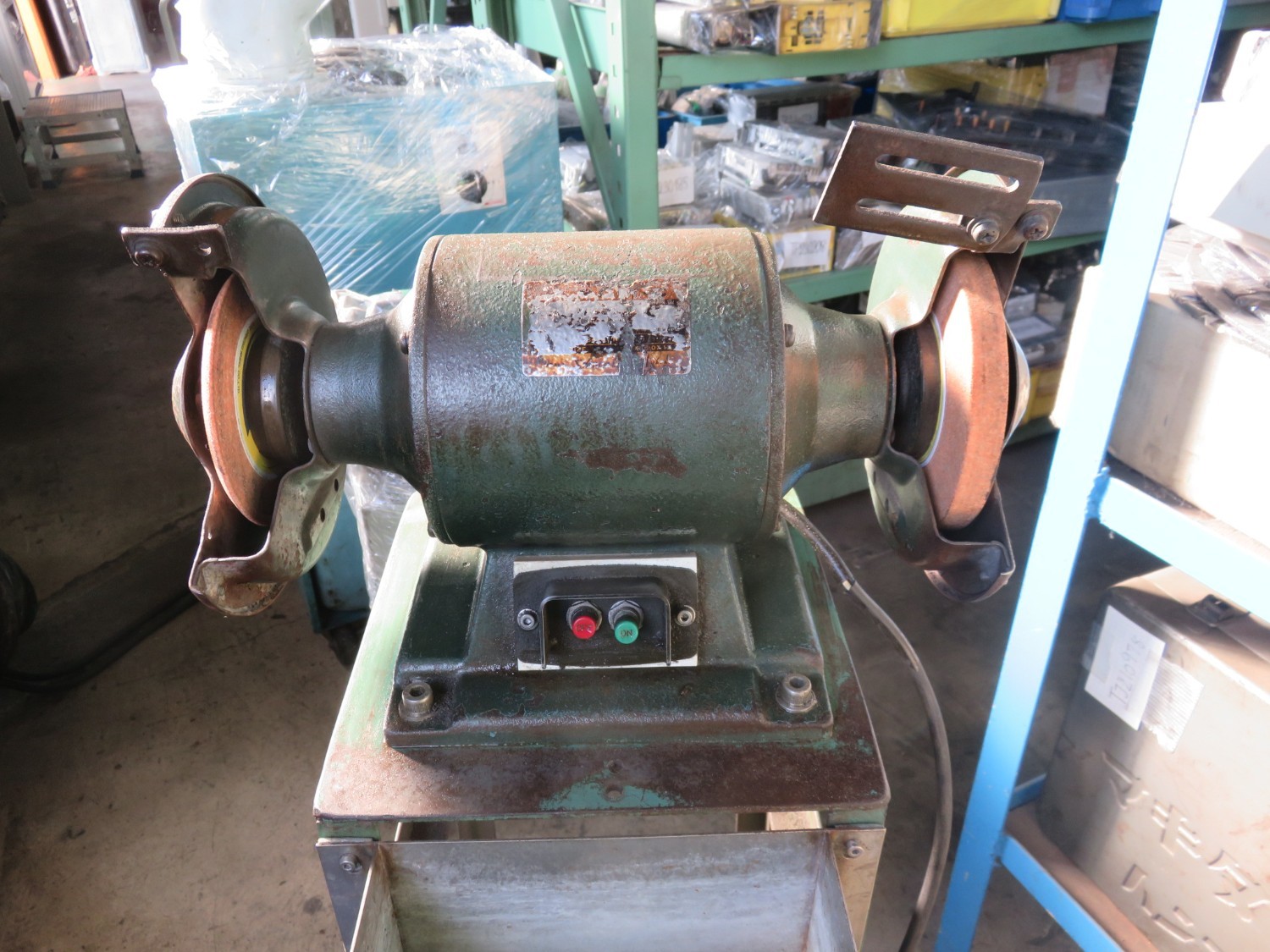 中古その他 【両頭グラインダー】100V *台付き 不明