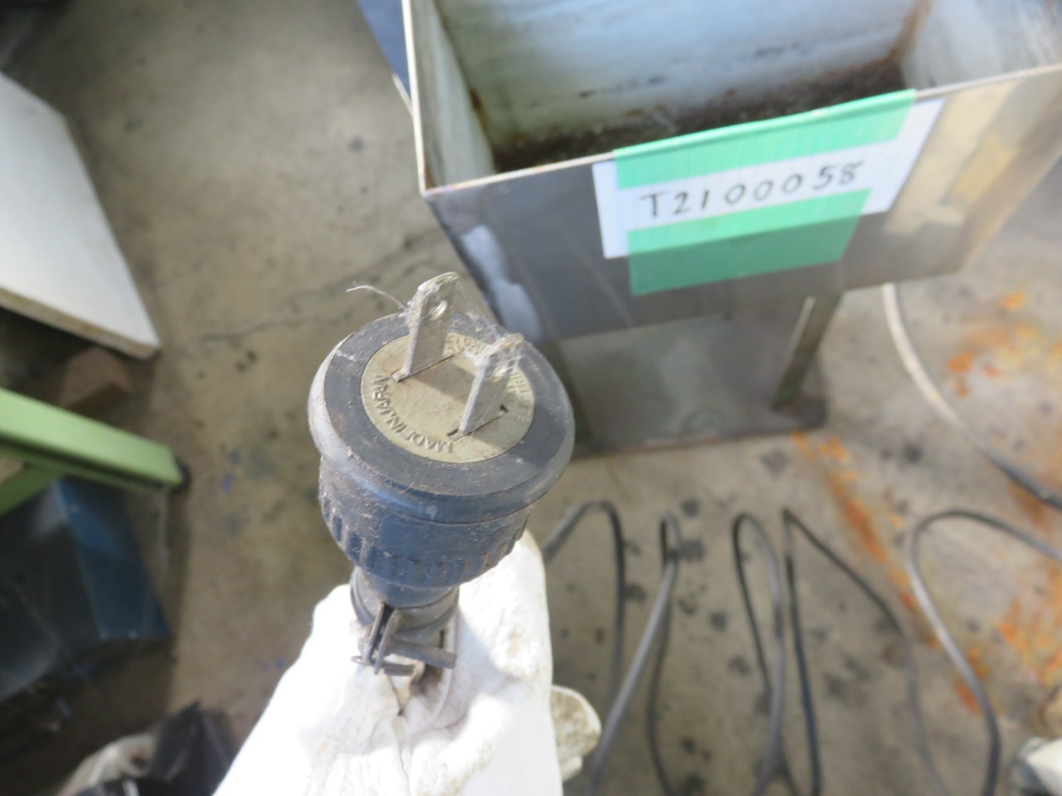 中古その他 【両頭グラインダー】100V *台付き 不明