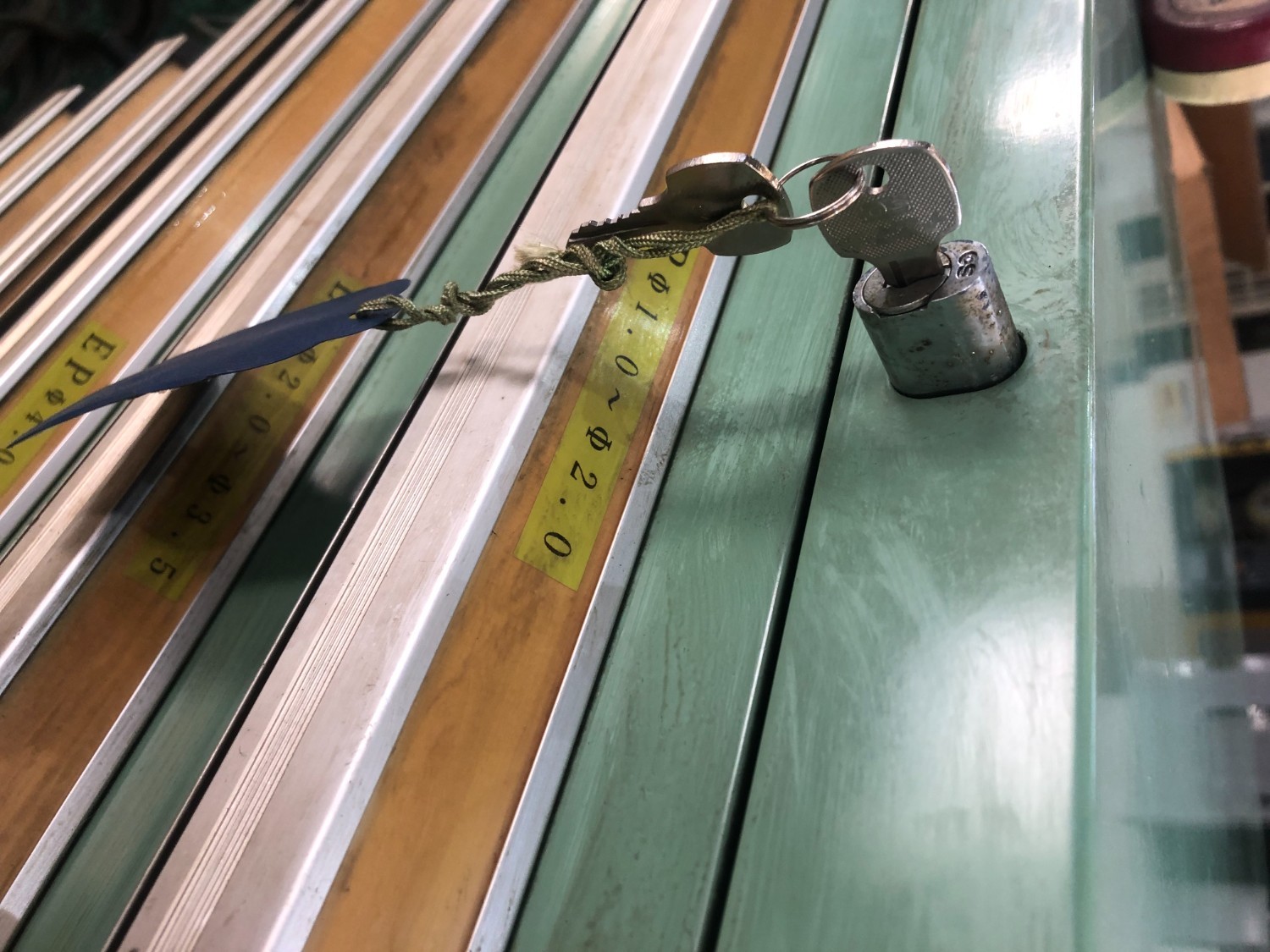 中古キャビネット類 【キャビネット】W810xD555xH1280(mm) OS