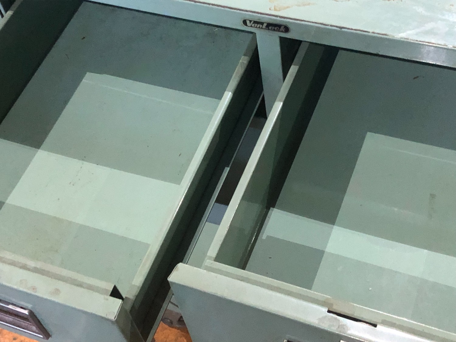 中古キャビネット類 【ツーリングワゴン】W680xD400xH795mm バンラック