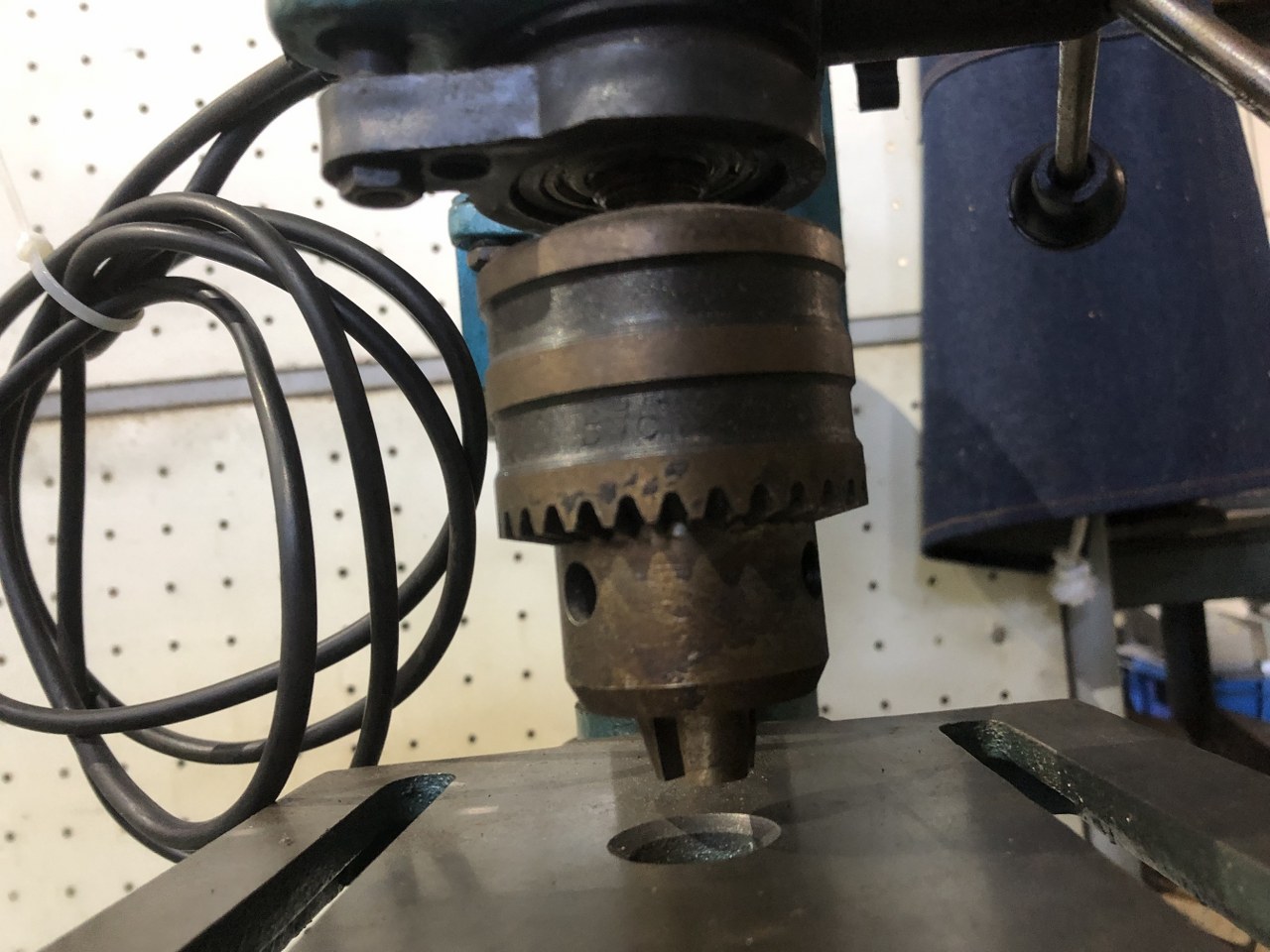 中古卓上ボール盤 【卓上ボール盤】SD-13B 新興製作所　