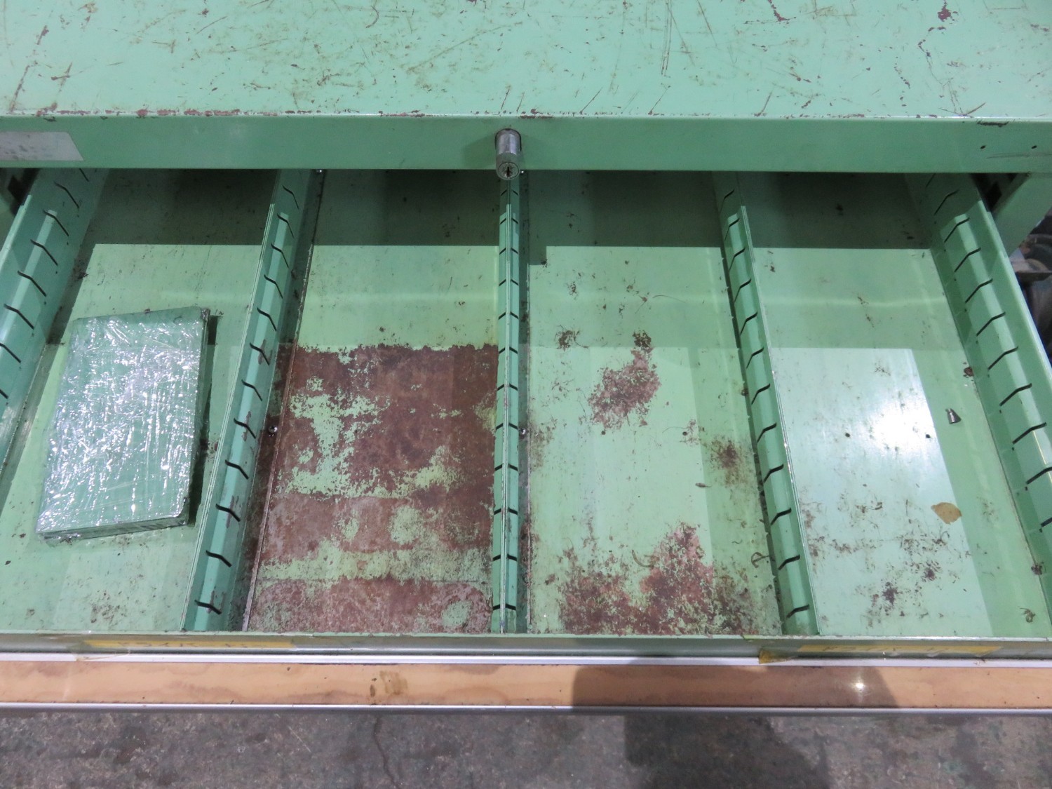 中古キャビネット類 【キャビネット】W690xD555xH680(mm) 不明