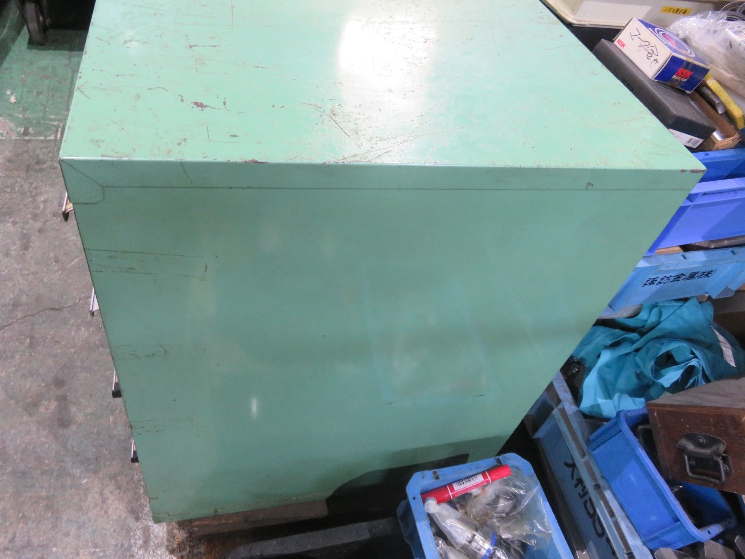 中古キャビネット類 【キャビネット】W690xD555xH680(mm) 不明