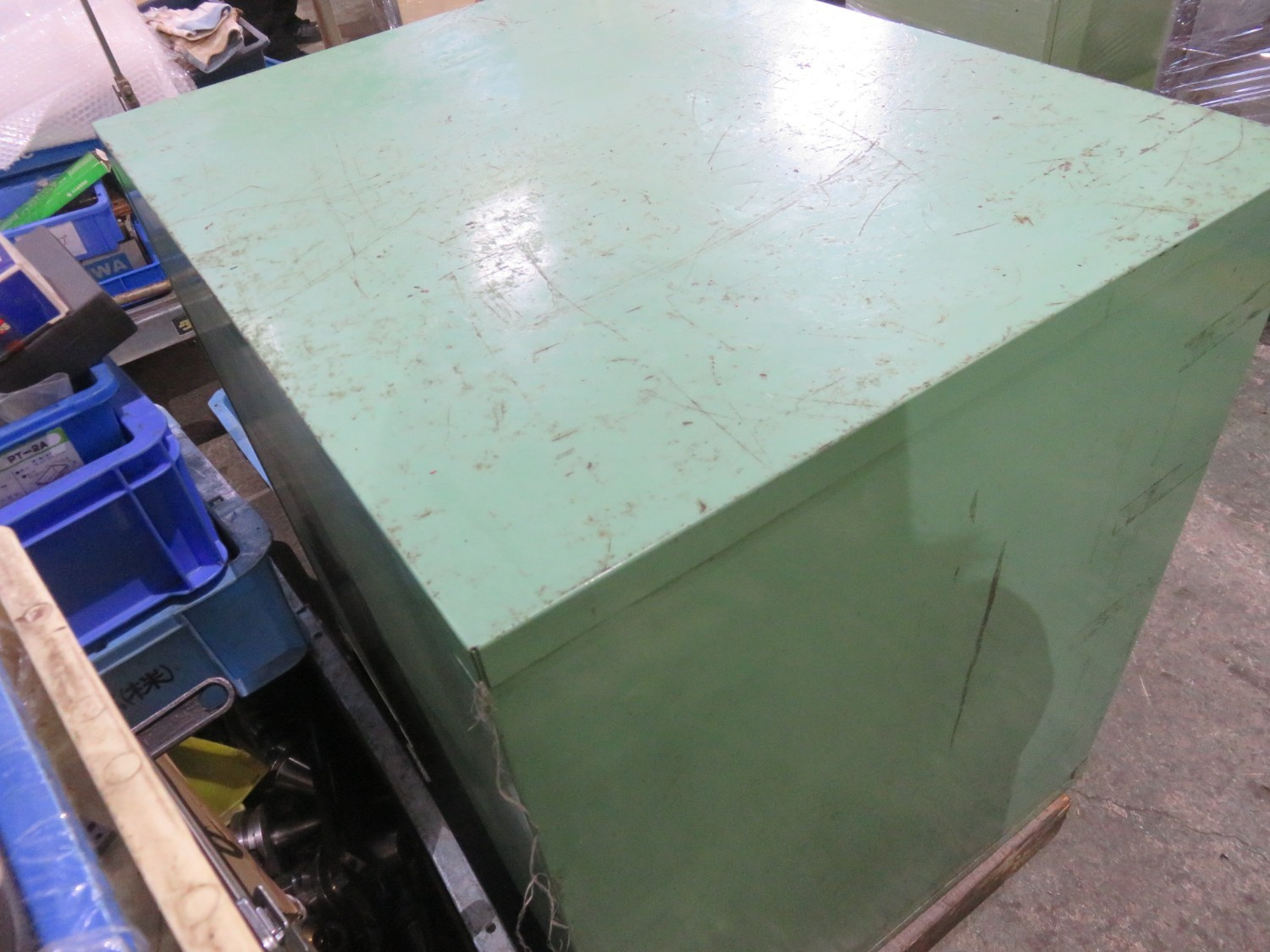 中古キャビネット類 【キャビネット】W690xD555xH680(mm) 不明