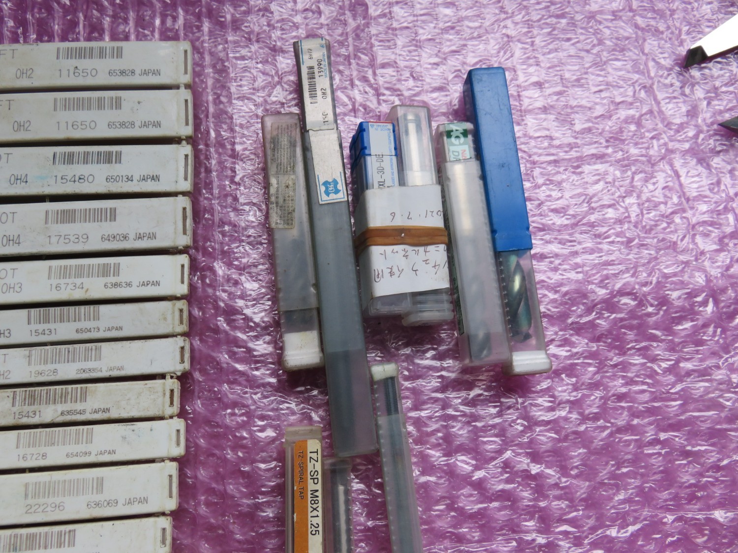 中古その他エンドミル 切削工具1山 様々なメーカーやサイズがあります。