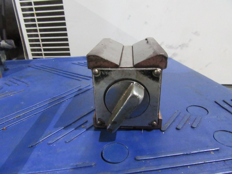 中古その他磁力関連商品 【マグネットV型ホルダー】①100ｘ75　②82ｘ55 テクノプラ