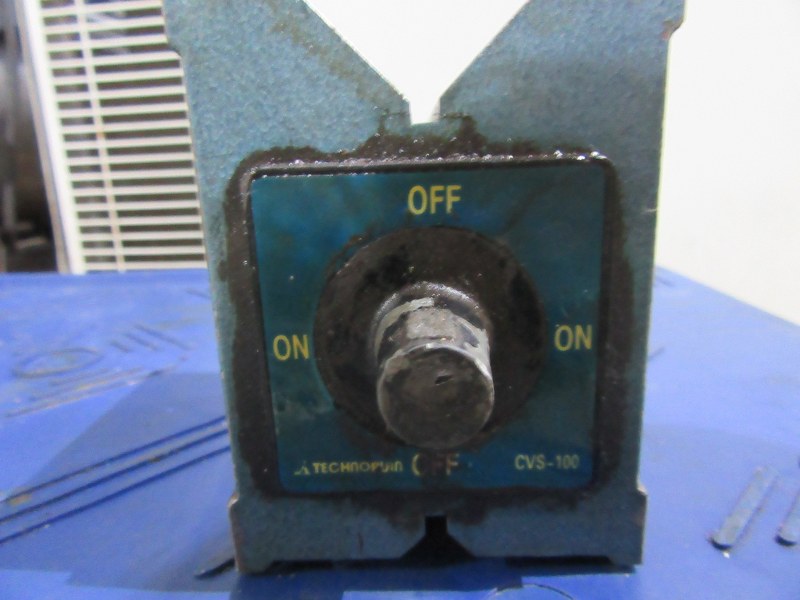 中古その他磁力関連商品 【マグネットV型ホルダー】①100ｘ75　②82ｘ55 テクノプラ