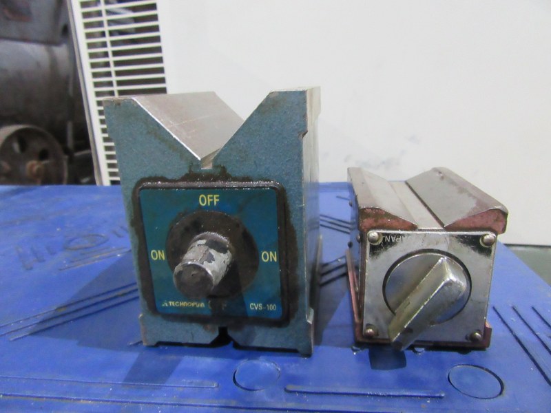 中古その他磁力関連商品 【マグネットV型ホルダー】①100ｘ75　②82ｘ55 テクノプラ