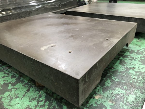 中古鉄定盤 【鉄定盤】W750ｘD590ｘH100ｍｍ　キズ有り 不明