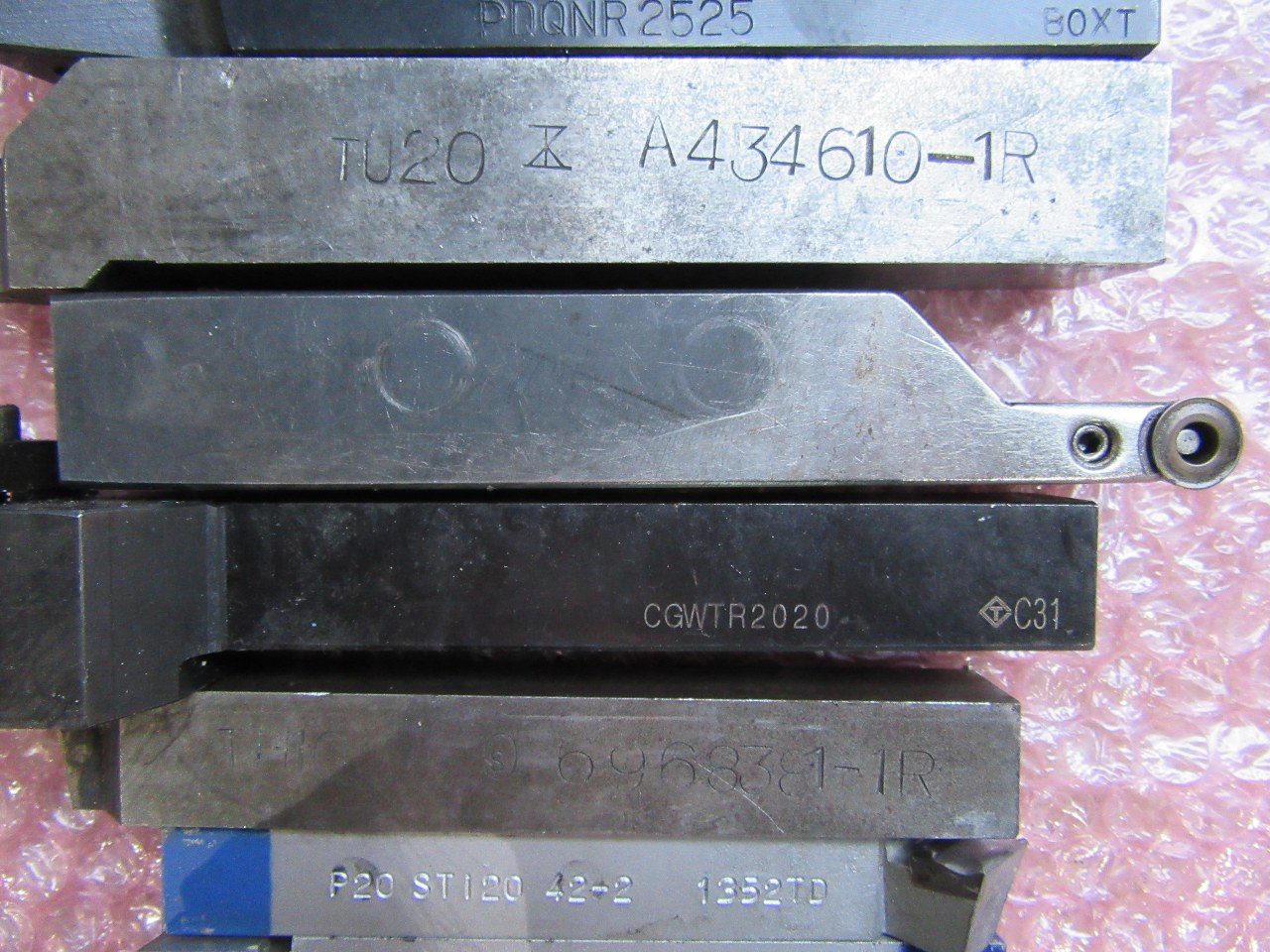 中古お買い得品・1山販売等 【バイト1山】様々なメーカーやサイズがあります メーカー混在