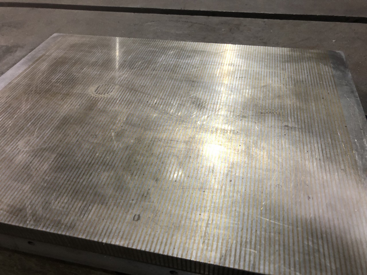 中古永磁チャック 【永電磁マグネットチャック】400ｘ300ｘH45mm 不明